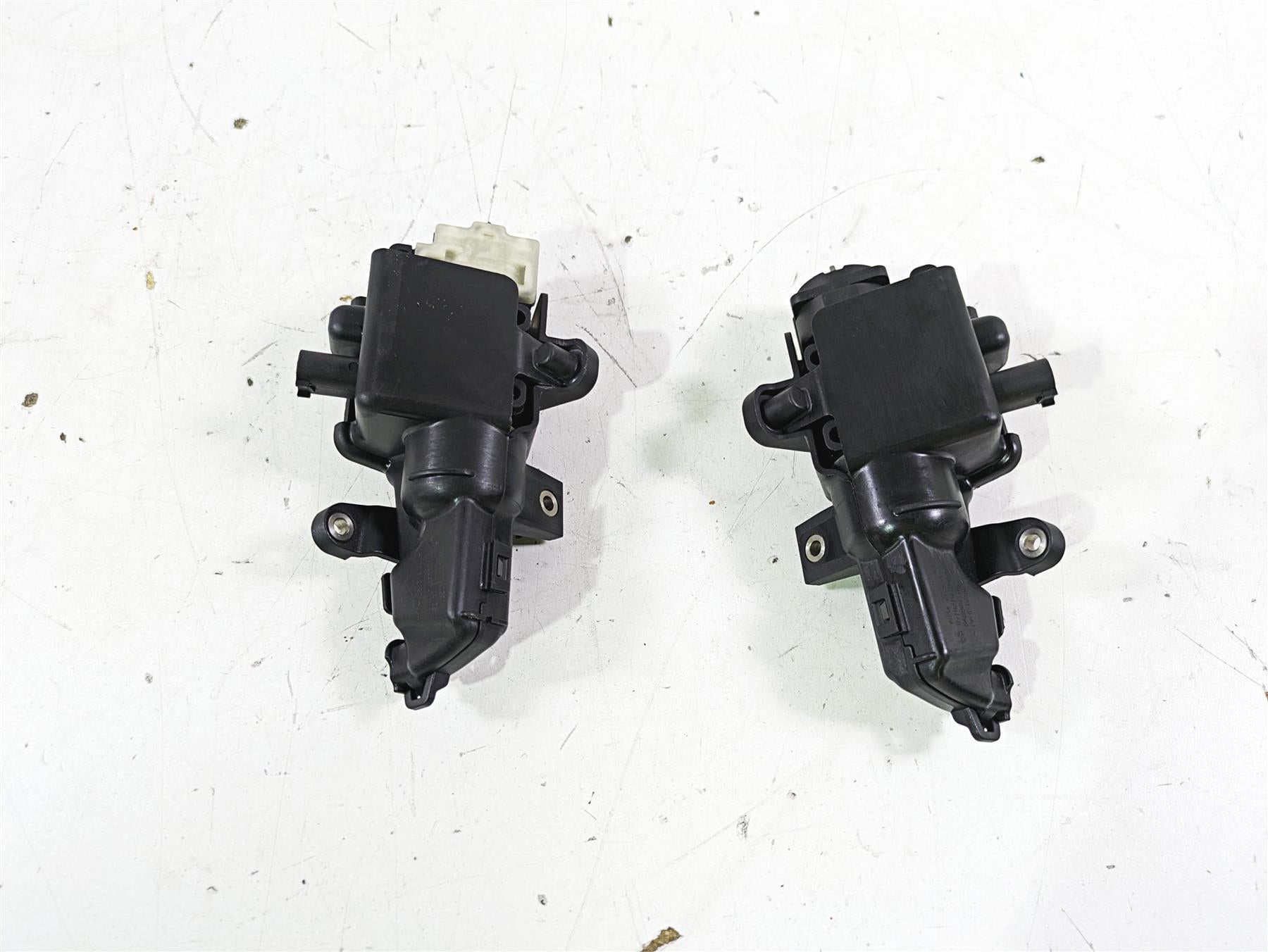 2014 BMW R1200 RT RTW K52 Saddlebag Bag Lock Actuator Set 46647724037 {{ shop.shopifyCountryName }} - Mototech271