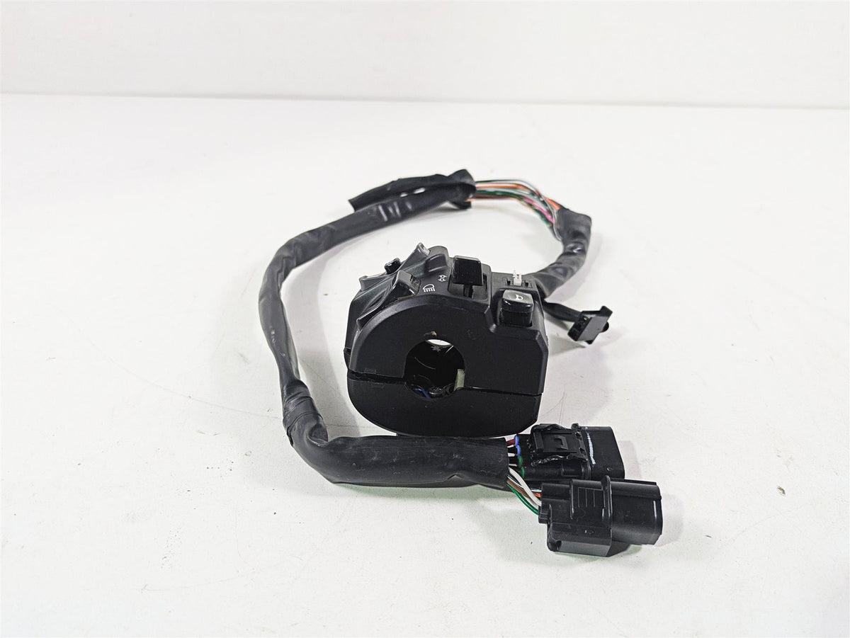 2024 Kawasaki ZX6R ZX636 Ninja Left Hand Control Switch Light Horn 46091-0624 {{ shop.shopifyCountryName }} - Mototech271