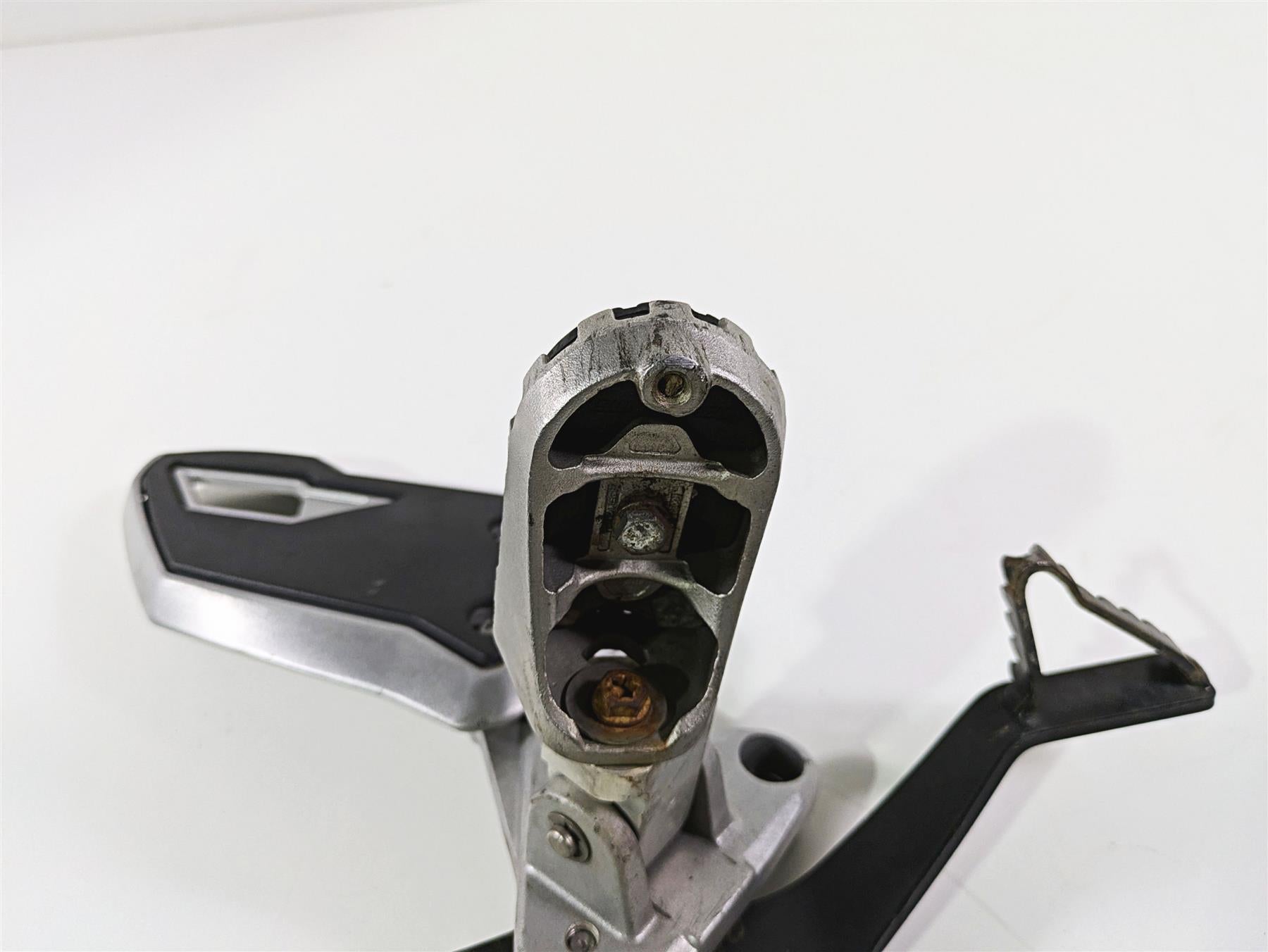 2015 Triumph Tiger Explorer XC Right Front Footpeg & Brake Pedal - Read T2080788 {{ shop.shopifyCountryName }} - Mototech271
