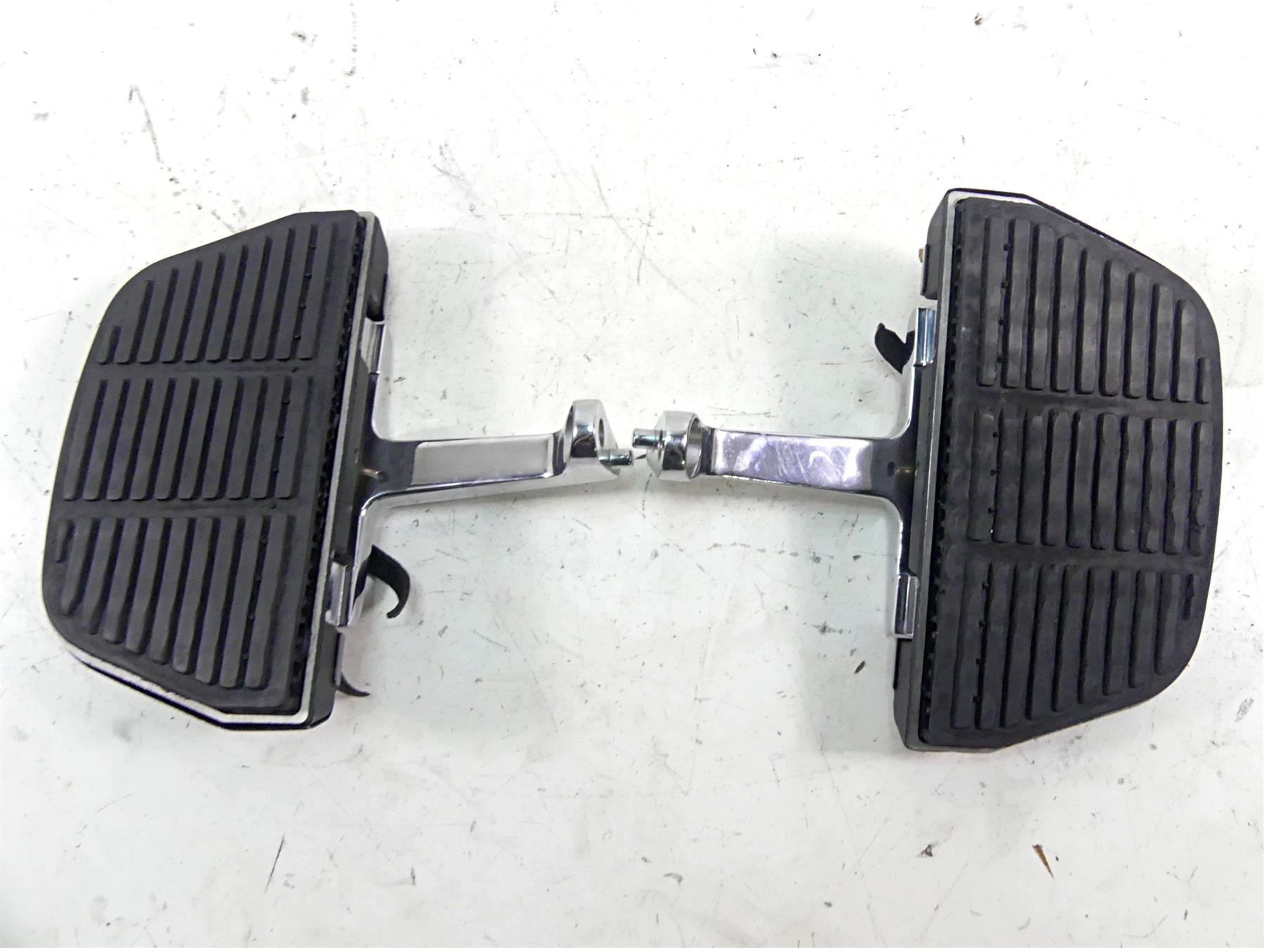 2002 Harley Touring FLHTC Electra Glide Passenger Floor Board Set 52719-93B {{ shop.shopifyCountryName }} - Mototech271