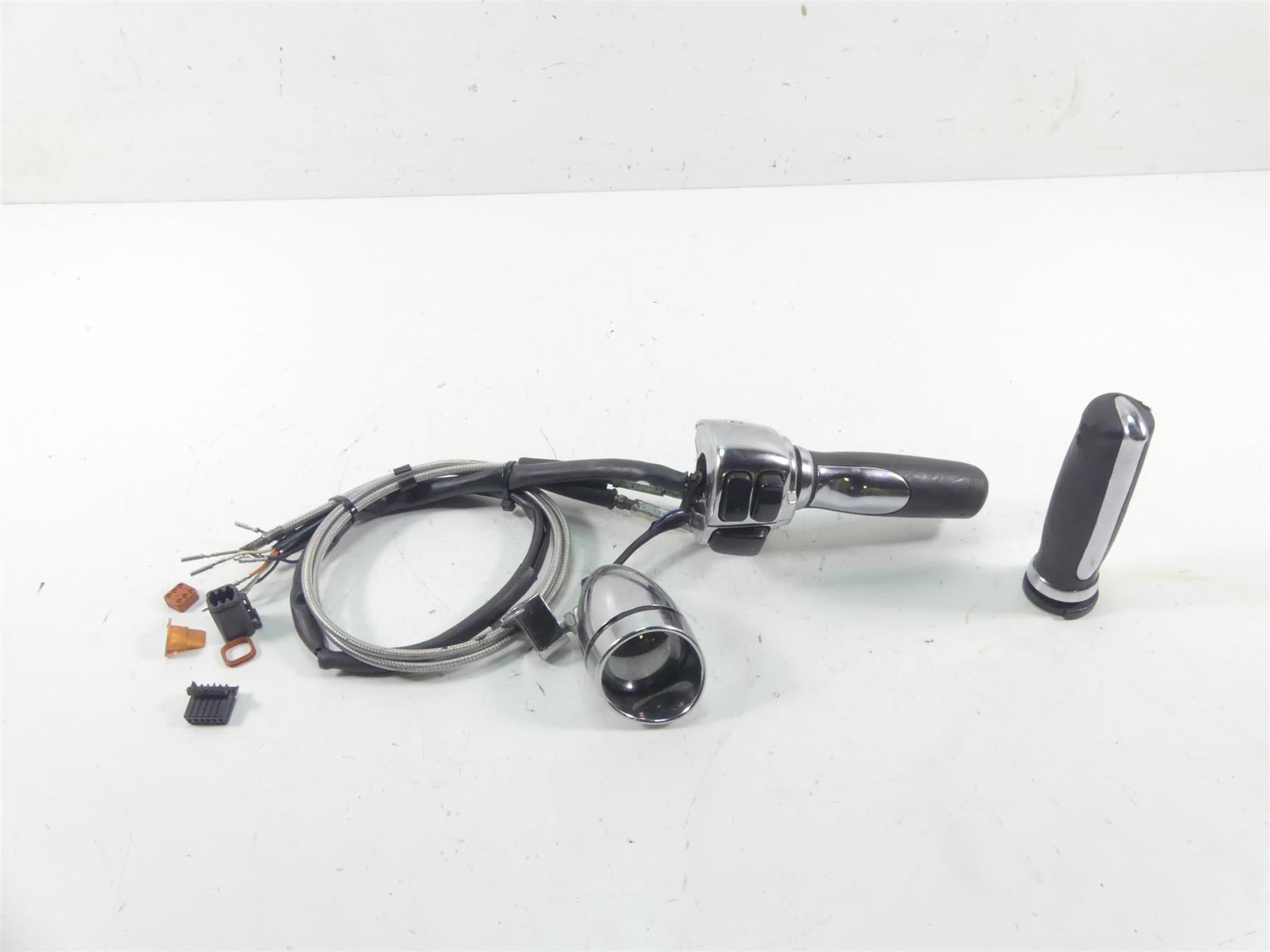 2004 Harley Softail FXSTD SE CVO Deuce Right Hand Control Switch 71684-06A
