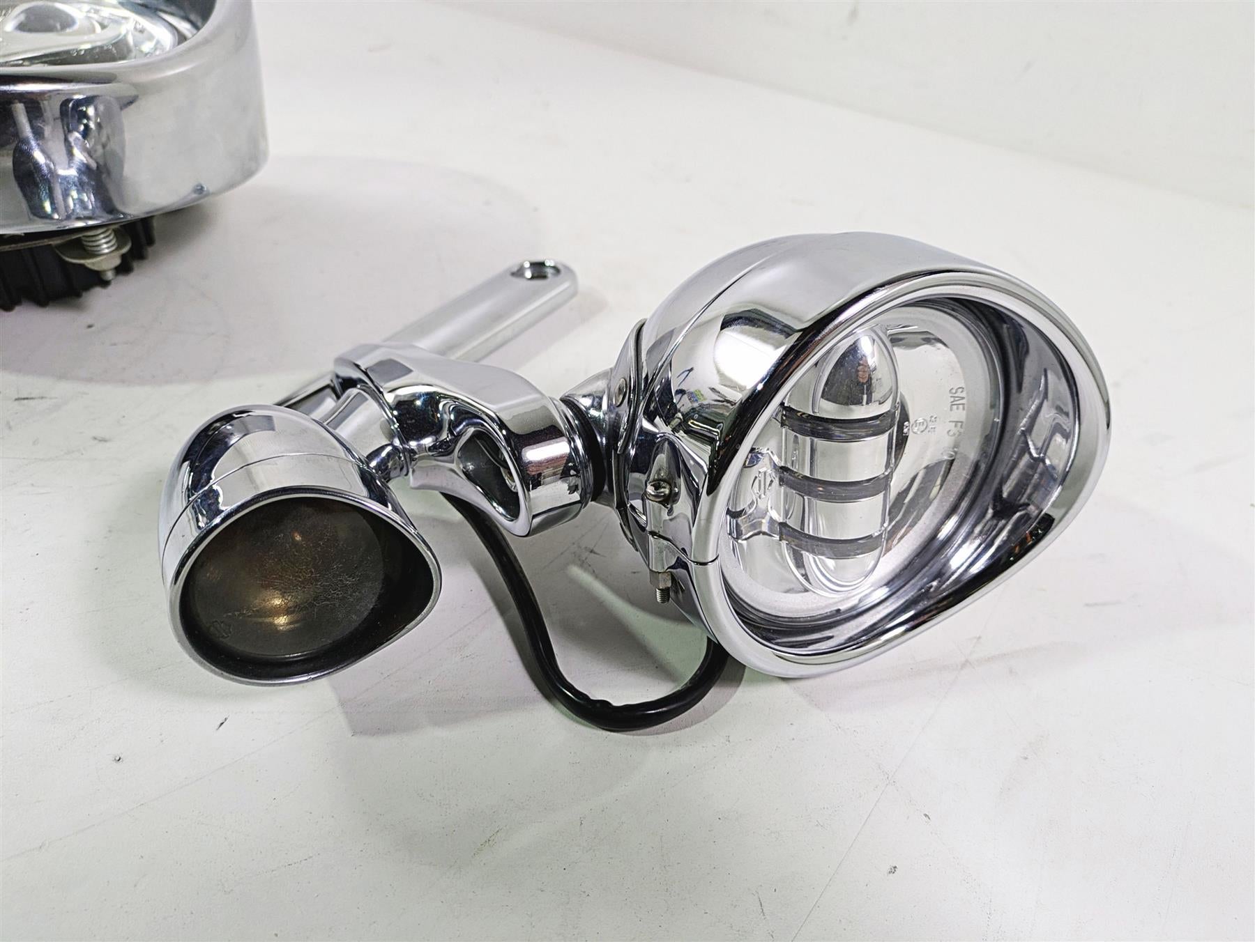 2011 Harley Touring FLHTCUSE CVO E-Glide Front Spot Head Light Blinkers 69560-06 {{ shop.shopifyCountryName }} - Mototech271
