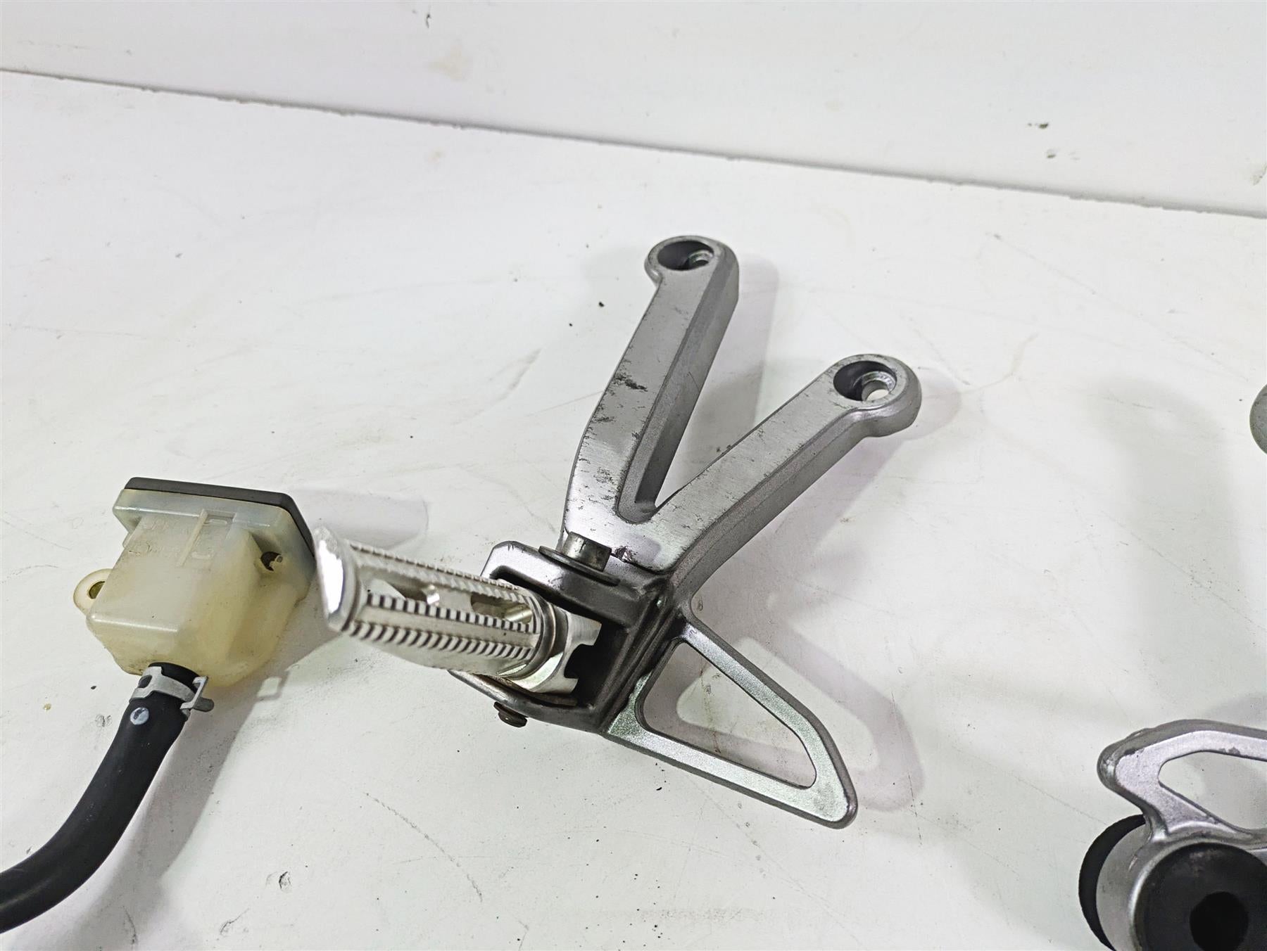 2003 Suzuki GSF1200 Bandit Foot Peg Rest + Shifter & Brake Lever Set 43511-26E02 {{ shop.shopifyCountryName }} - Mototech271