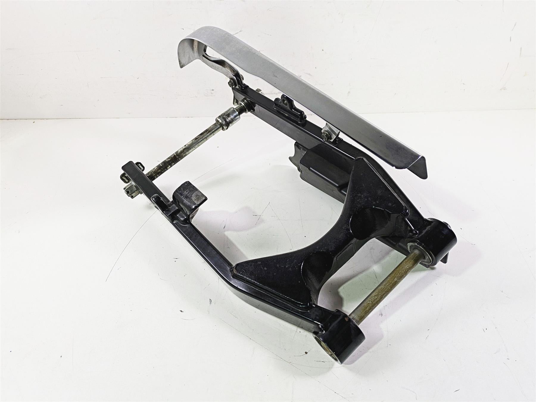 2002 Harley Dyna FXDL Low Rider Rear Swingarm & Belt Guards 47820-00A {{ shop.shopifyCountryName }} - Mototech271