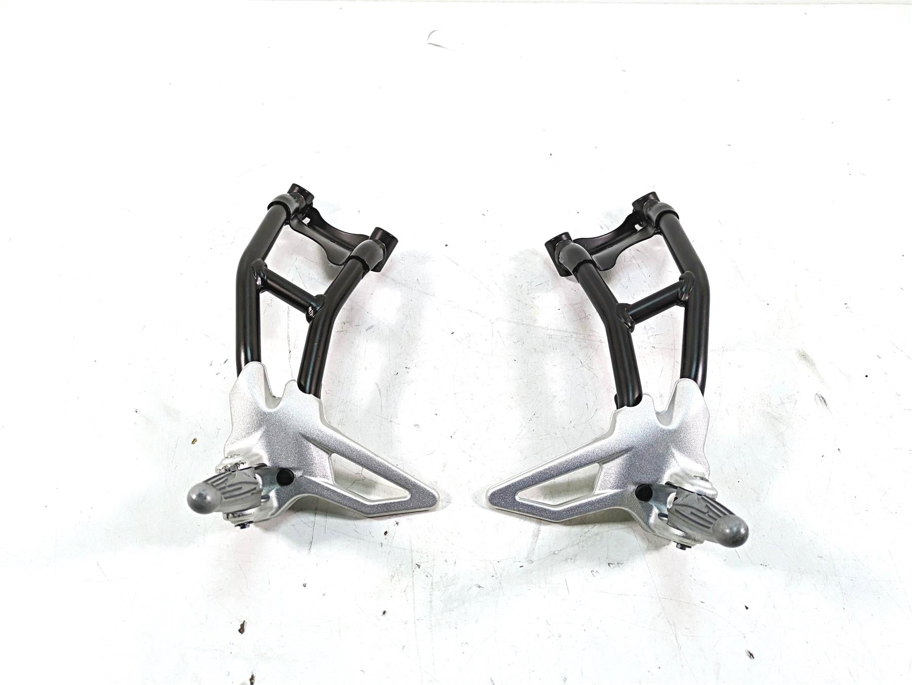 2017 Mv Agusta Dragster 800 Rear Passenger Footpeg Set 80B0B8764 80B0B8765
