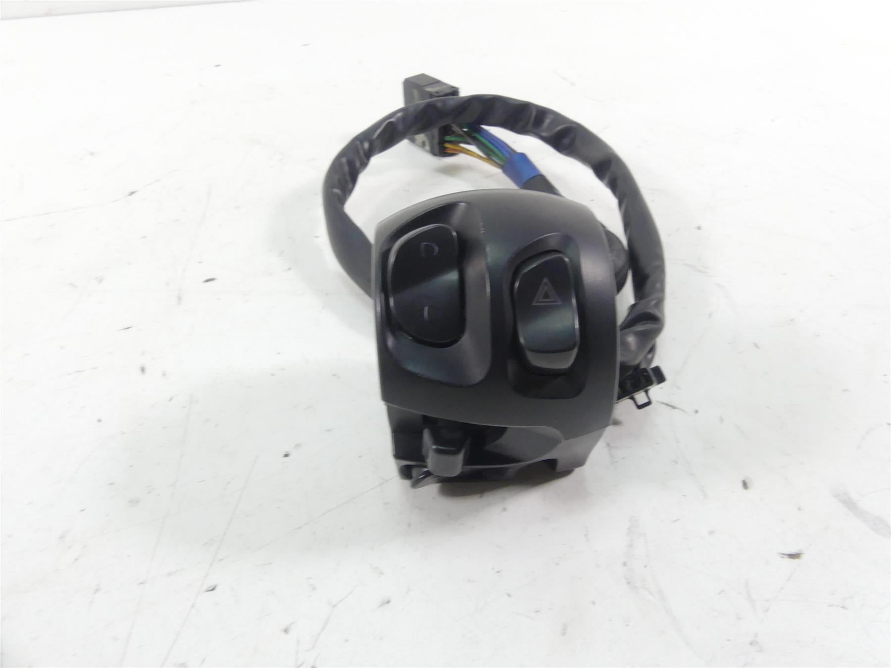 2012 Victory Cross Country Left Hand Turn Signal Horn Control Switch 4012119