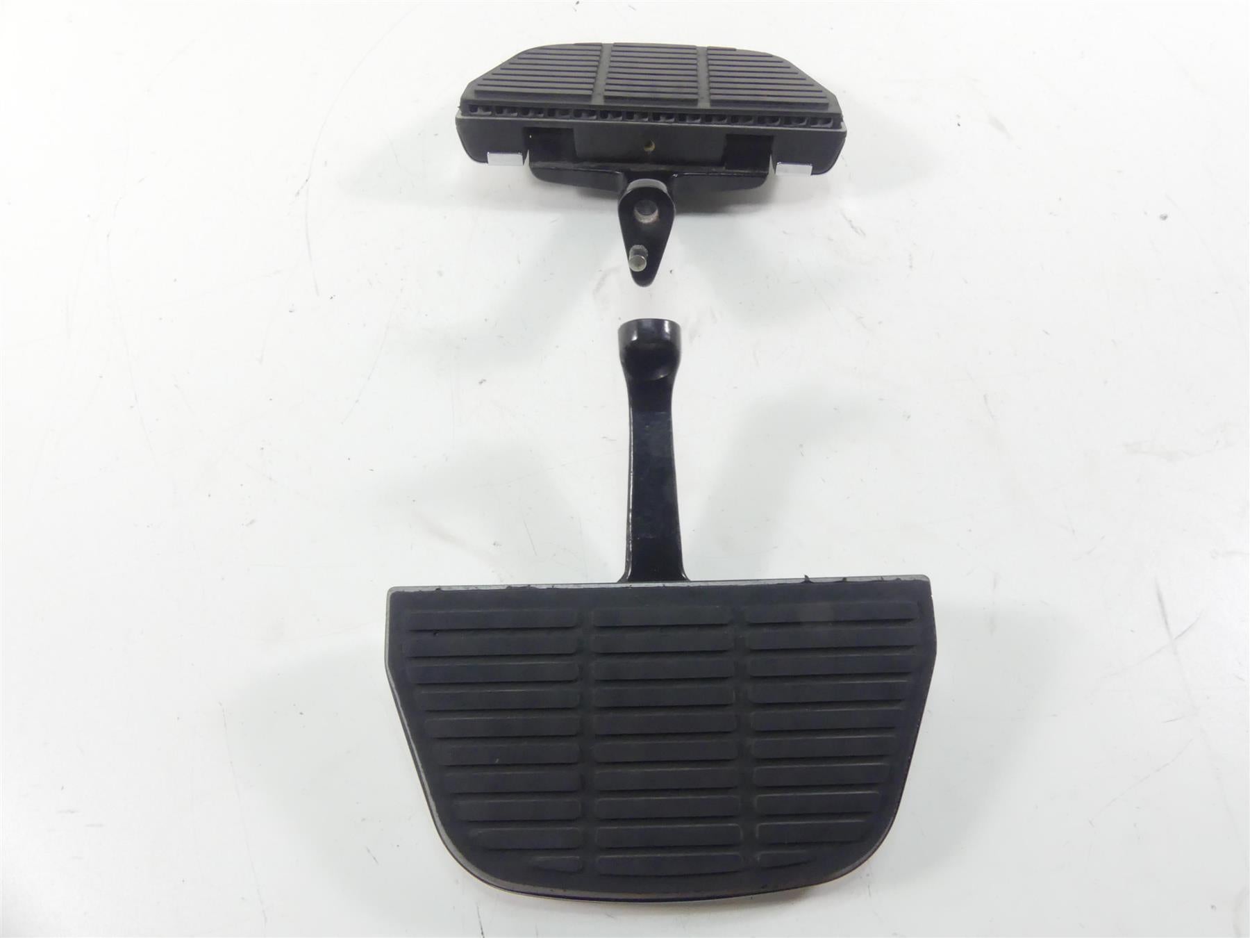 1999 Harley Touring FLHTCUI Electra Glide Rear Passenger Floor Boards 52719-93B {{ shop.shopifyCountryName }} - Mototech271