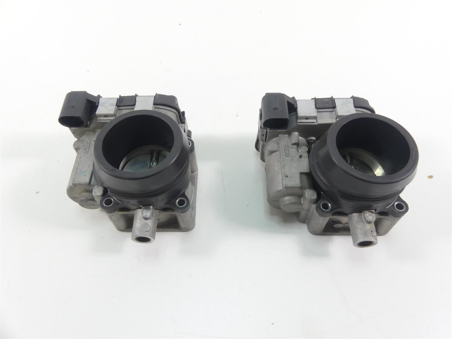 2014 Ducati Hypermotard 821 SP Throttle Bodies Body Fuel Injection Set 28240901A {{ shop.shopifyCountryName }} - Mototech271