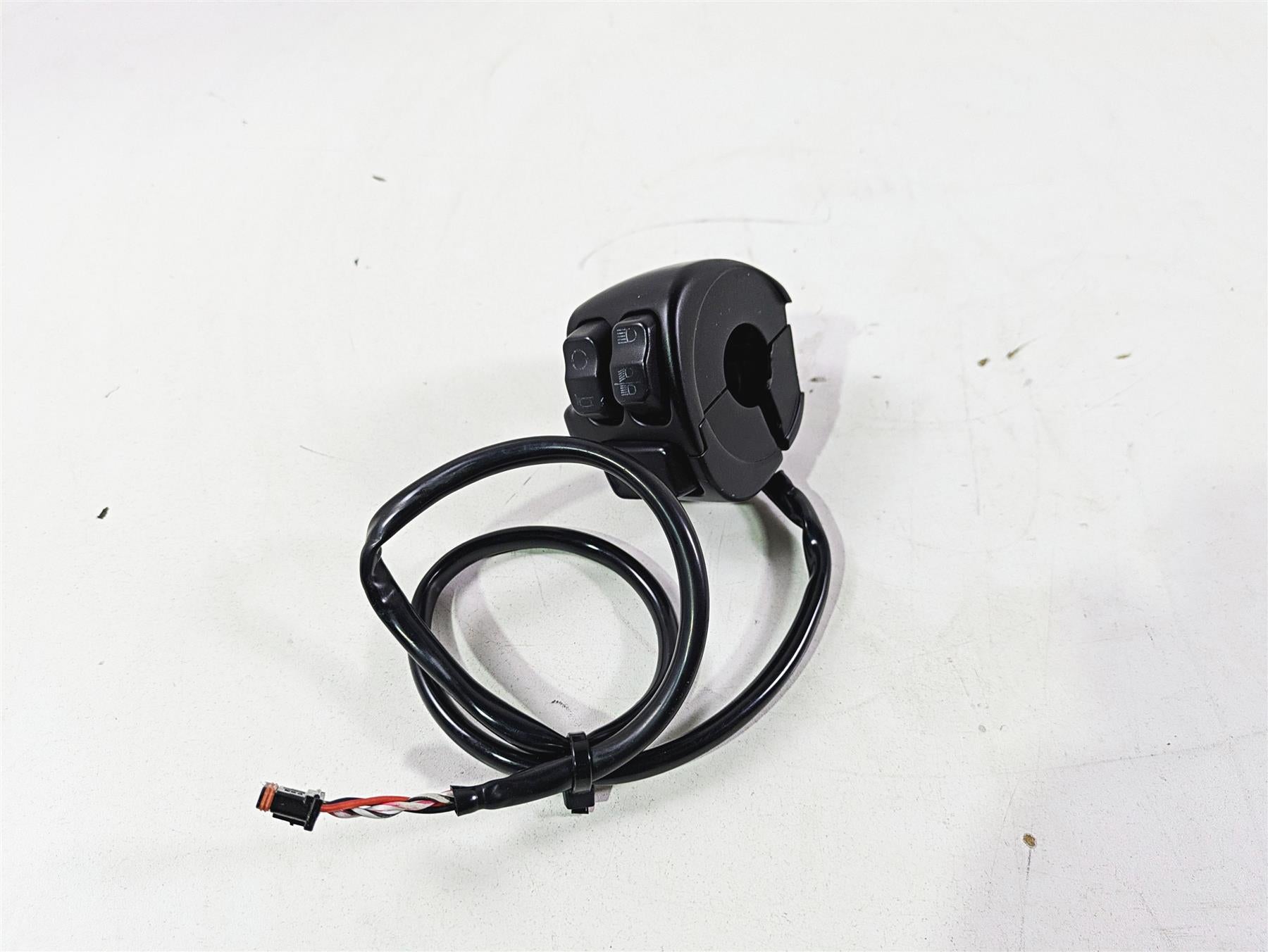 2020 Harley Softail FXST Standard Left Hand Turn Signal Control Switch 71500292 {{ shop.shopifyCountryName }} - Mototech271