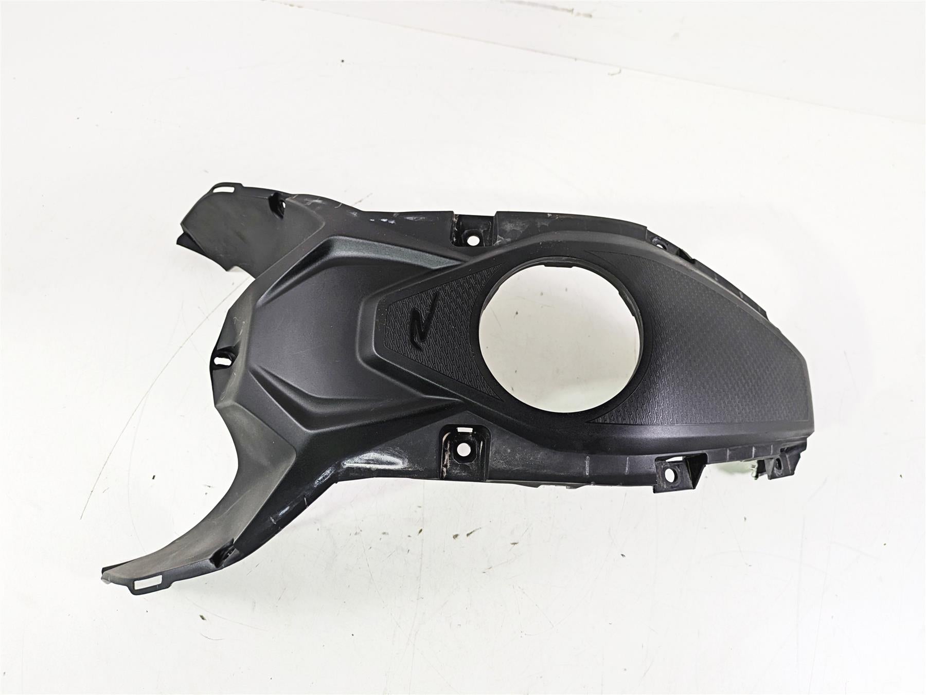 2023 BMW G310R K03 Center Top Tank Cover Fairing 46638556775 {{ shop.shopifyCountryName }} - Mototech271