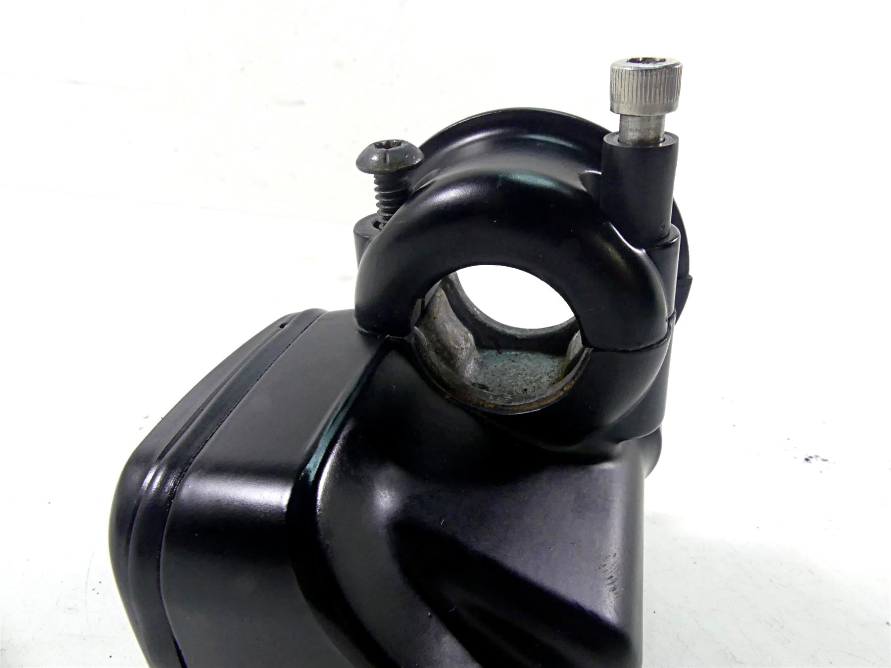 2004 Harley Touring FLHTCUI Electra Glide Front Brake Master Cylinder 41700737 {{ shop.shopifyCountryName }} - Mototech271