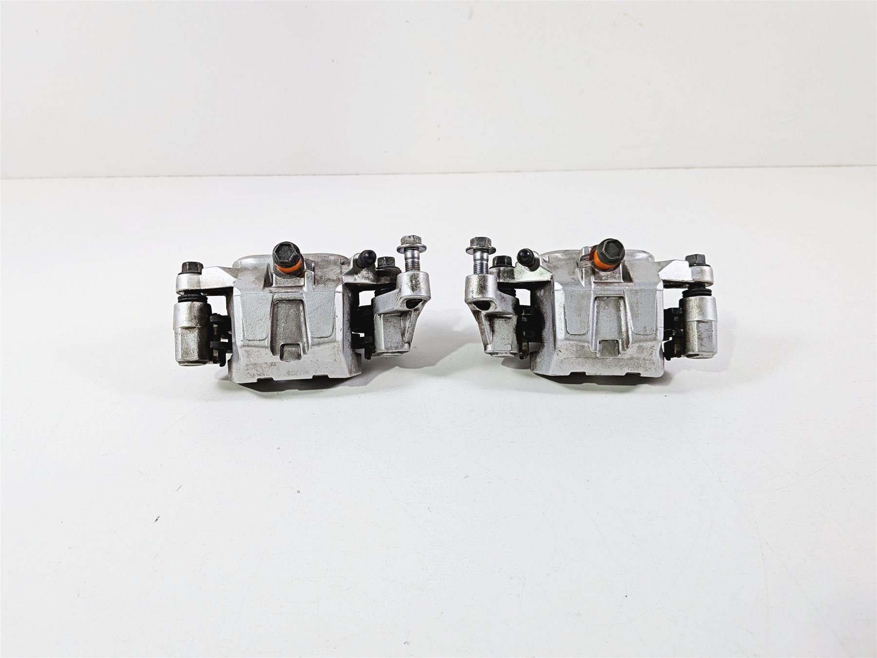 2006 Yamaha XVZ1300 Royal Star Front Brake Calipers 4WM-2580T-01 4WM-2580U-01 {{ shop.shopifyCountryName }} - Mototech271
