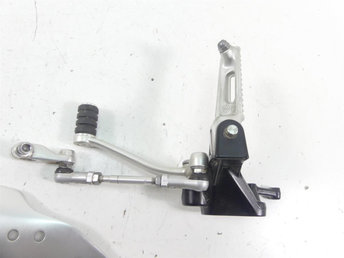 2017 Triumph Thruxton 1200 R Left Front Footpeg Shifter Set T2088079 T2081562 {{ shop.shopifyCountryName }} - Mototech271
