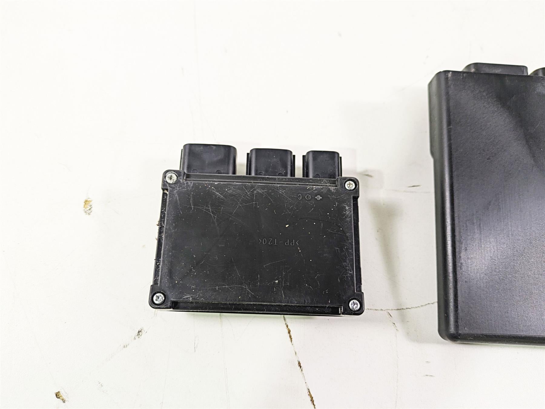 2005 Kawasaki ZX1000 ZX10R Ninja Cdi Ecu Ecm & Black Relay Box Set 21175-0029 {{ shop.shopifyCountryName }} - Mototech271