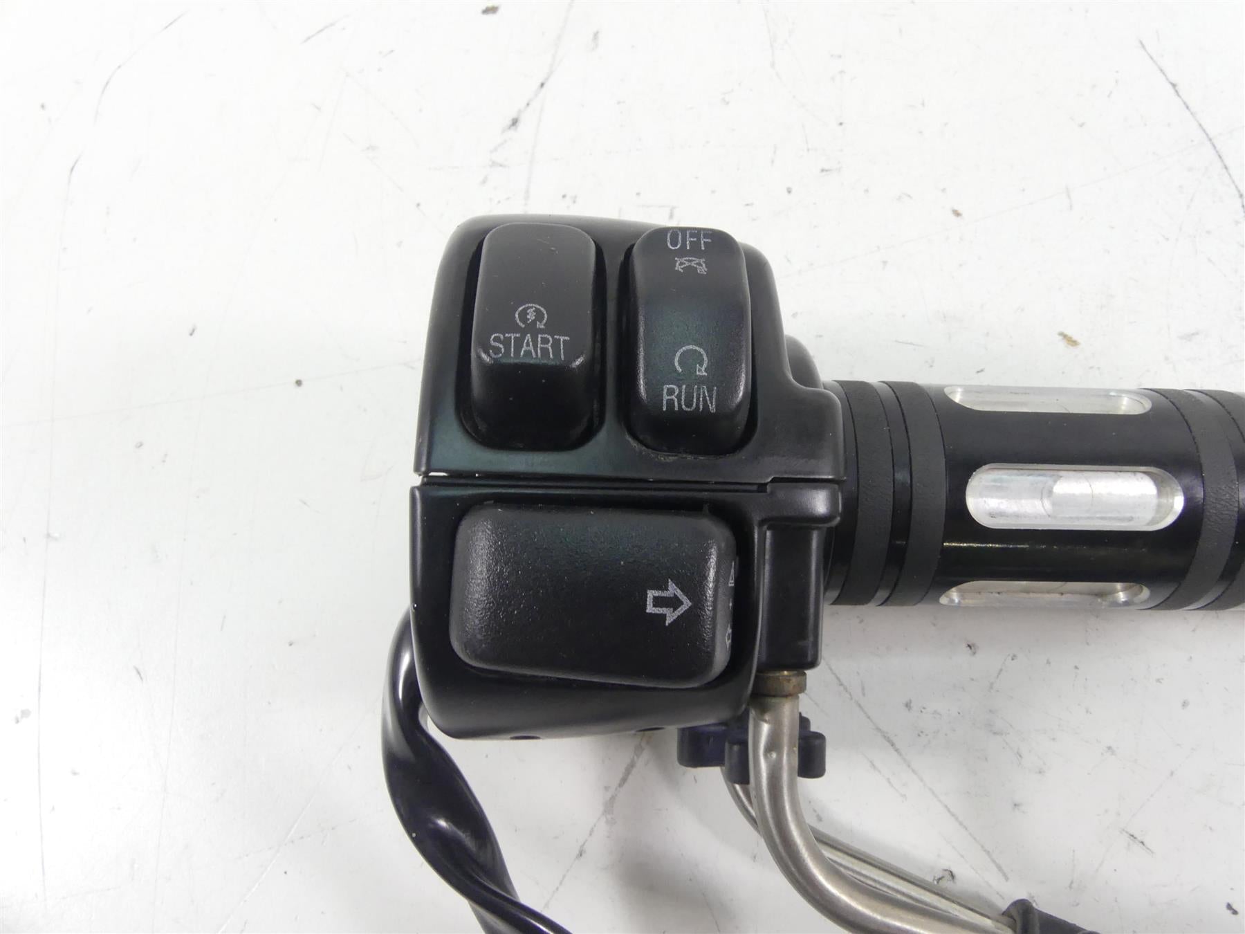 2012 Harley VRSCF Muscle Rod Right Hand Throttle Control Switch - Read 71684-06A {{ shop.shopifyCountryName }} - Mototech271