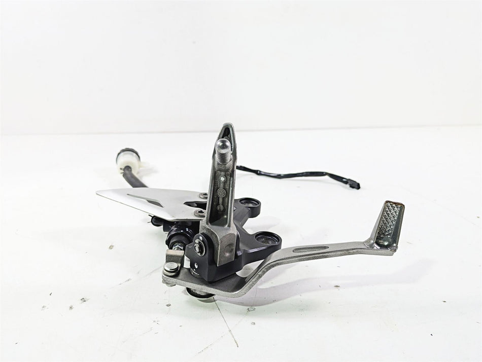 2023 Kawasaki EX400 Ninja Right Footpeg + Brake Lever Master Cylinder 35063-1408 {{ shop.shopifyCountryName }} - Mototech271