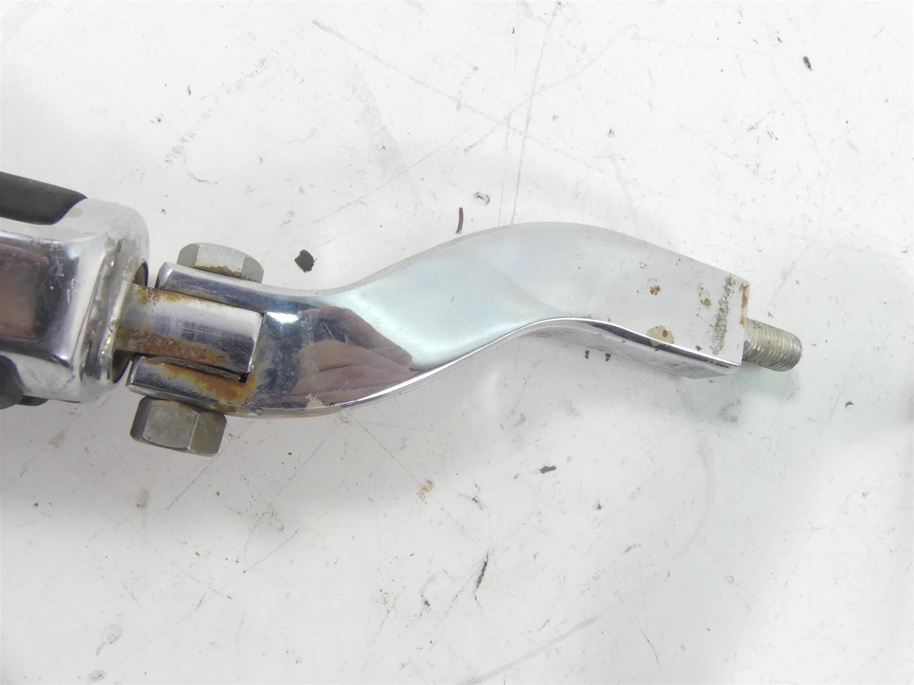1998 Harley Dyna FXDL Low Rider Rear Passenger Foot Peg Set + Mount Arm 52740-94 {{ shop.shopifyCountryName }} - Mototech271