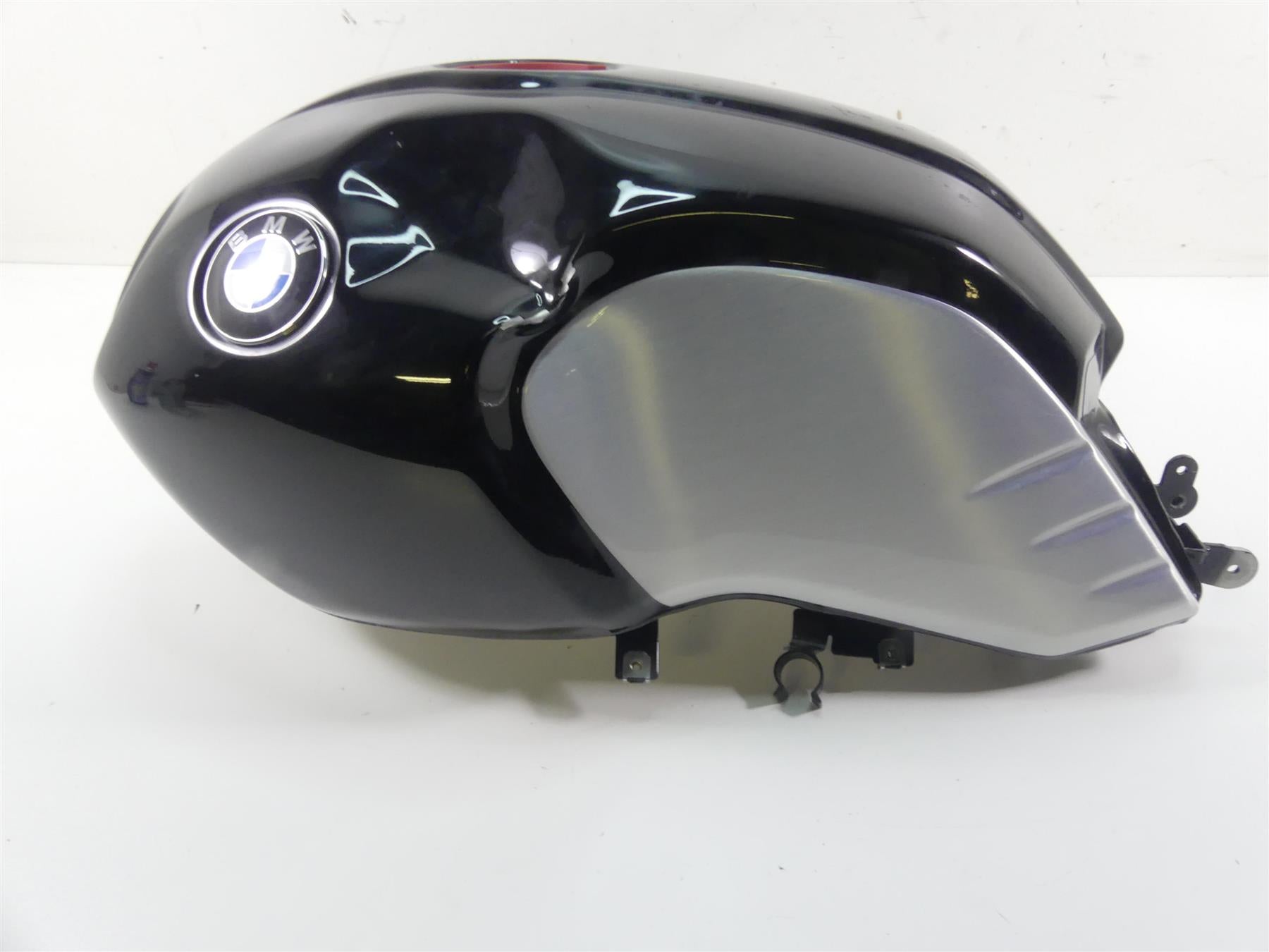 2016 BMW R nineT R9T K21 Fuel Gas Petrol Tank Reservoir - Read 16118562137 {{ shop.shopifyCountryName }} - Mototech271