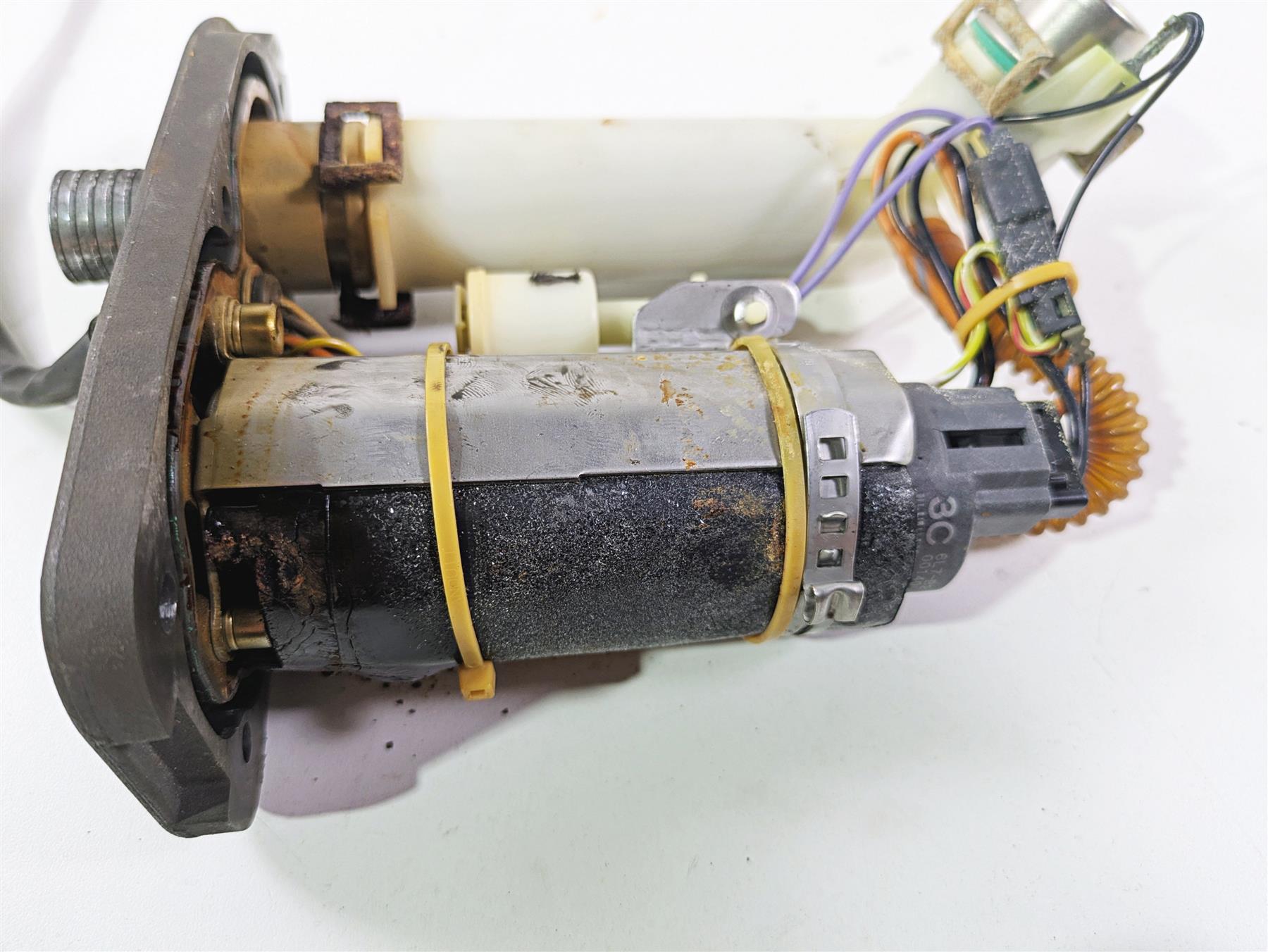 2007 Harley Sportster XL1200 C Fuel Gas Petrol Pump - For Parts 75268-07A {{ shop.shopifyCountryName }} - Mototech271
