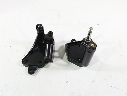 2003 Harley Softail FXSTDI Deuce 100th Front Footpeg Mounts 33683-00  42507-00B | Mototech271