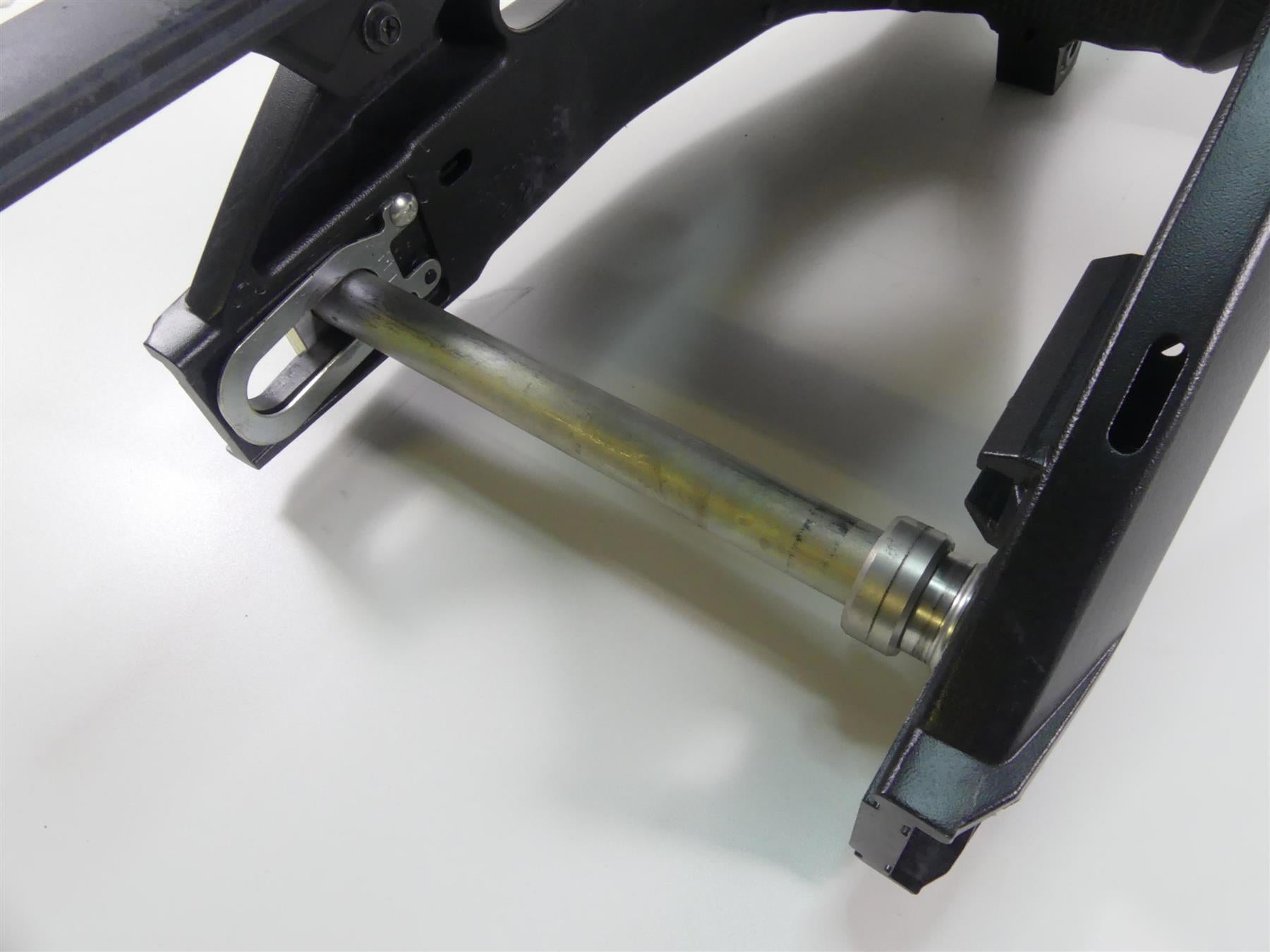 2022 Suzuki GSXR750 Straight Rear Swing Arm Swingarm + Axle 61000-14J01-YAP {{ shop.shopifyCountryName }} - Mototech271