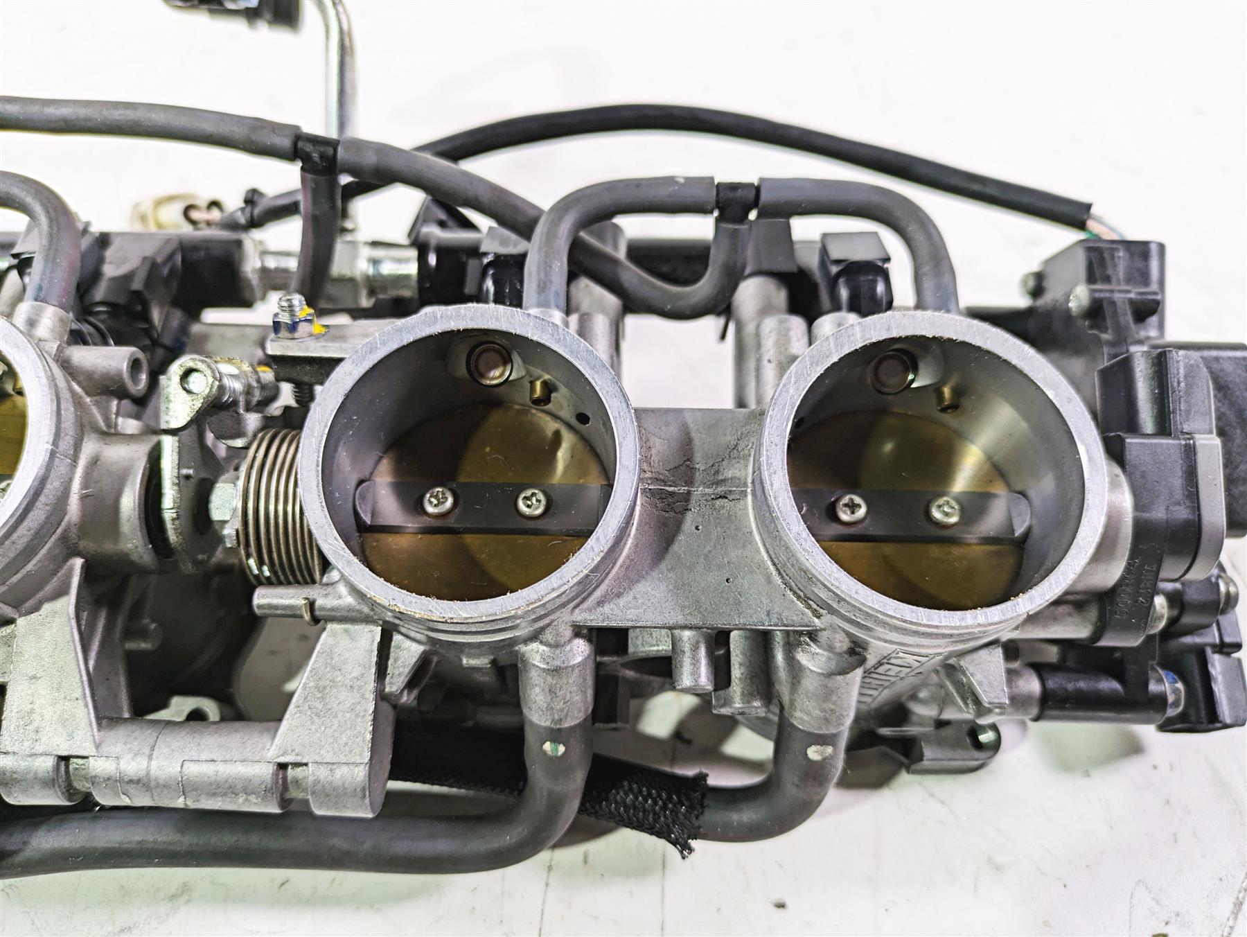 2016 Suzuki GSXR1000 Keihin Throttle Body Bodies Fuel Injection 13406-47H40 {{ shop.shopifyCountryName }} - Mototech271