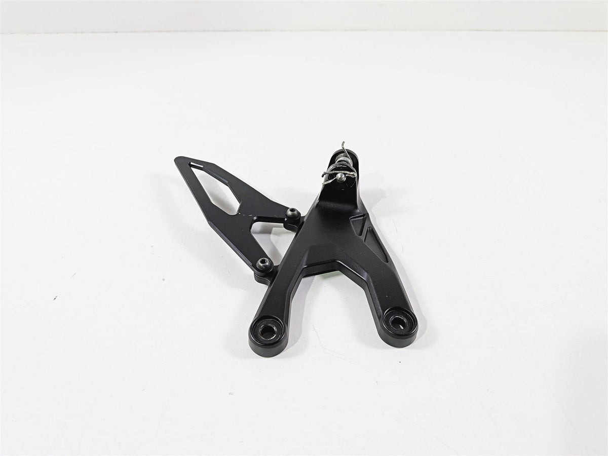 2016 Yamaha YZF R1 RN32 Front Left Foot Peg Mount 2CR-27442-00-00 {{ shop.shopifyCountryName }} - Mototech271