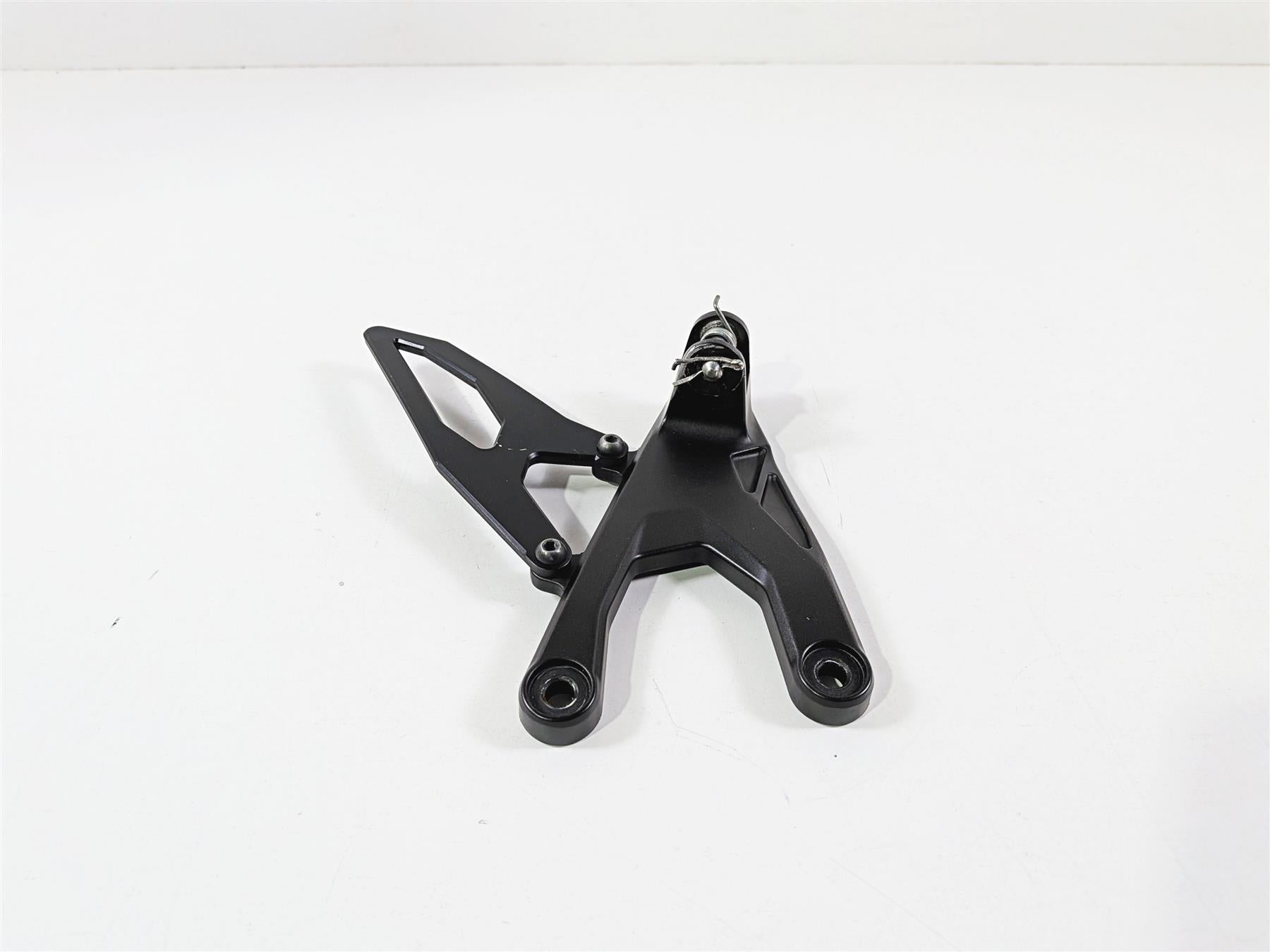 2016 Yamaha YZF R1 RN32 Front Left Foot Peg Mount 2CR-27442-00-00 {{ shop.shopifyCountryName }} - Mototech271