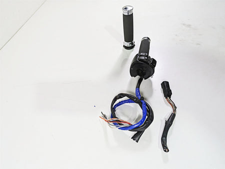 2009 Harley FLSTSB Cross Bones Right Hand Control Switch - Read 71684-06A {{ shop.shopifyCountryName }} - Mototech271