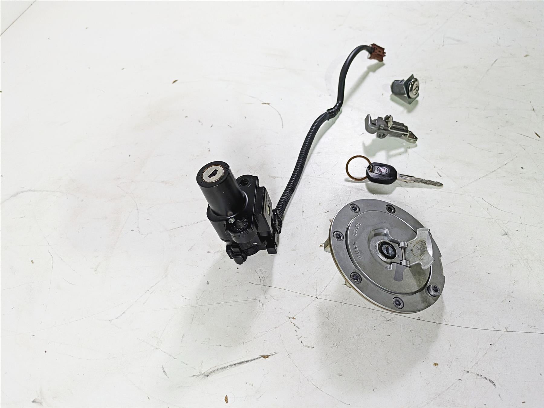 2008 Honda CBR1000RR SC59 Ignition Switch Key Lock Tank Cap Set 35010-MFL-670 {{ shop.shopifyCountryName }} - Mototech271