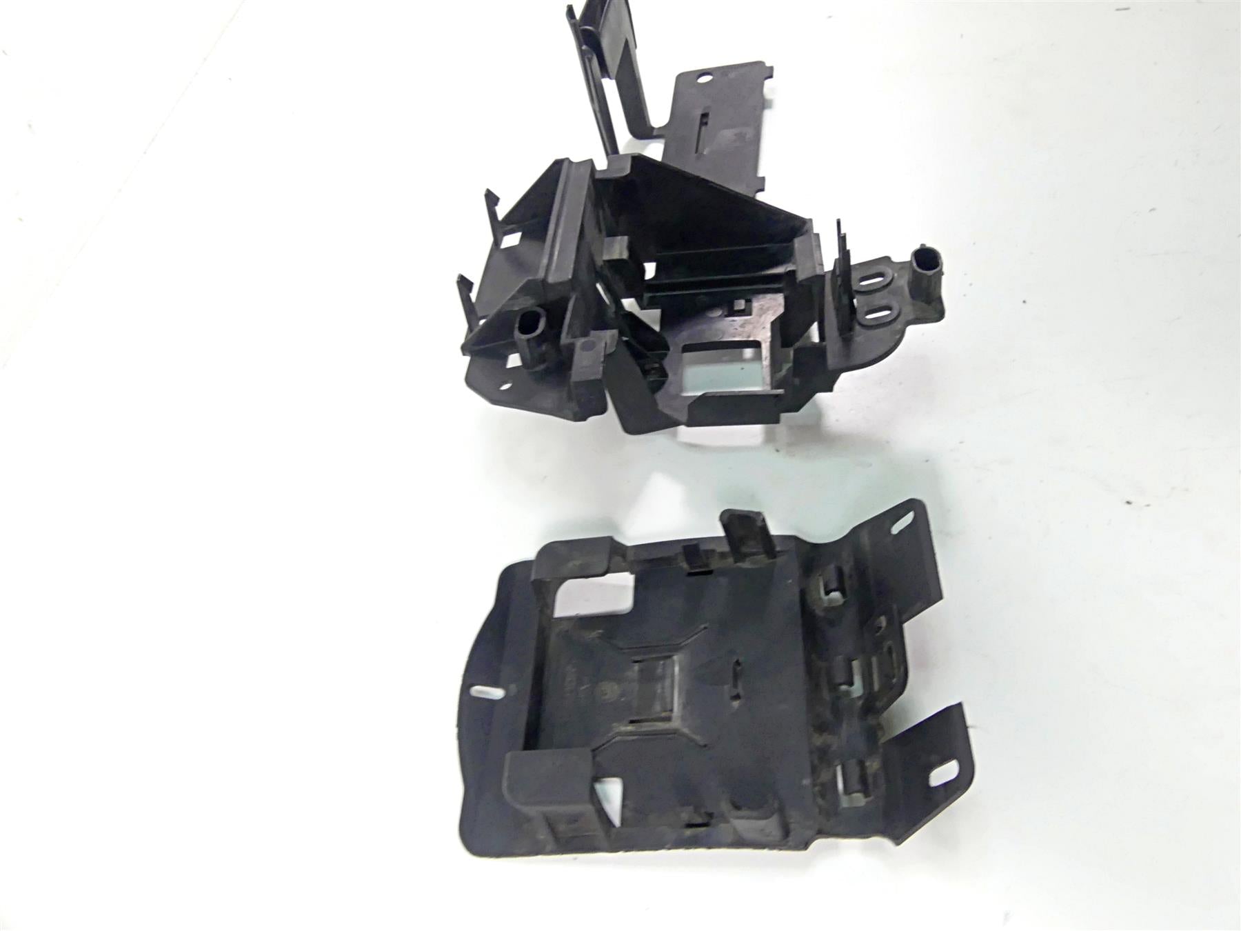 2016 Harley Softail FLS Slim Electric Holder Battery Stay Plastic Set 69201085 {{ shop.shopifyCountryName }} - Mototech271