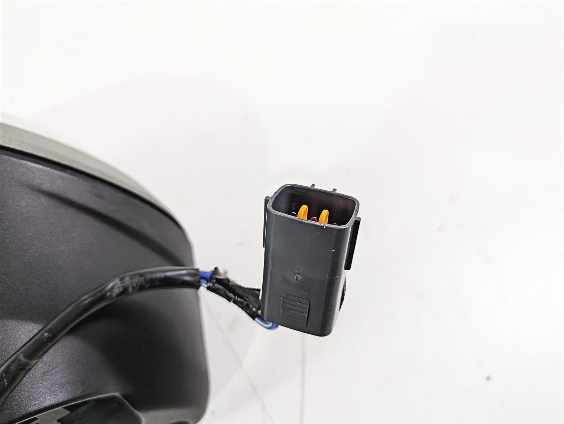 2019 Triumph Speed Triple RS 1050 Headlights Head Light Lamp READ T2702886 {{ shop.shopifyCountryName }} - Mototech271