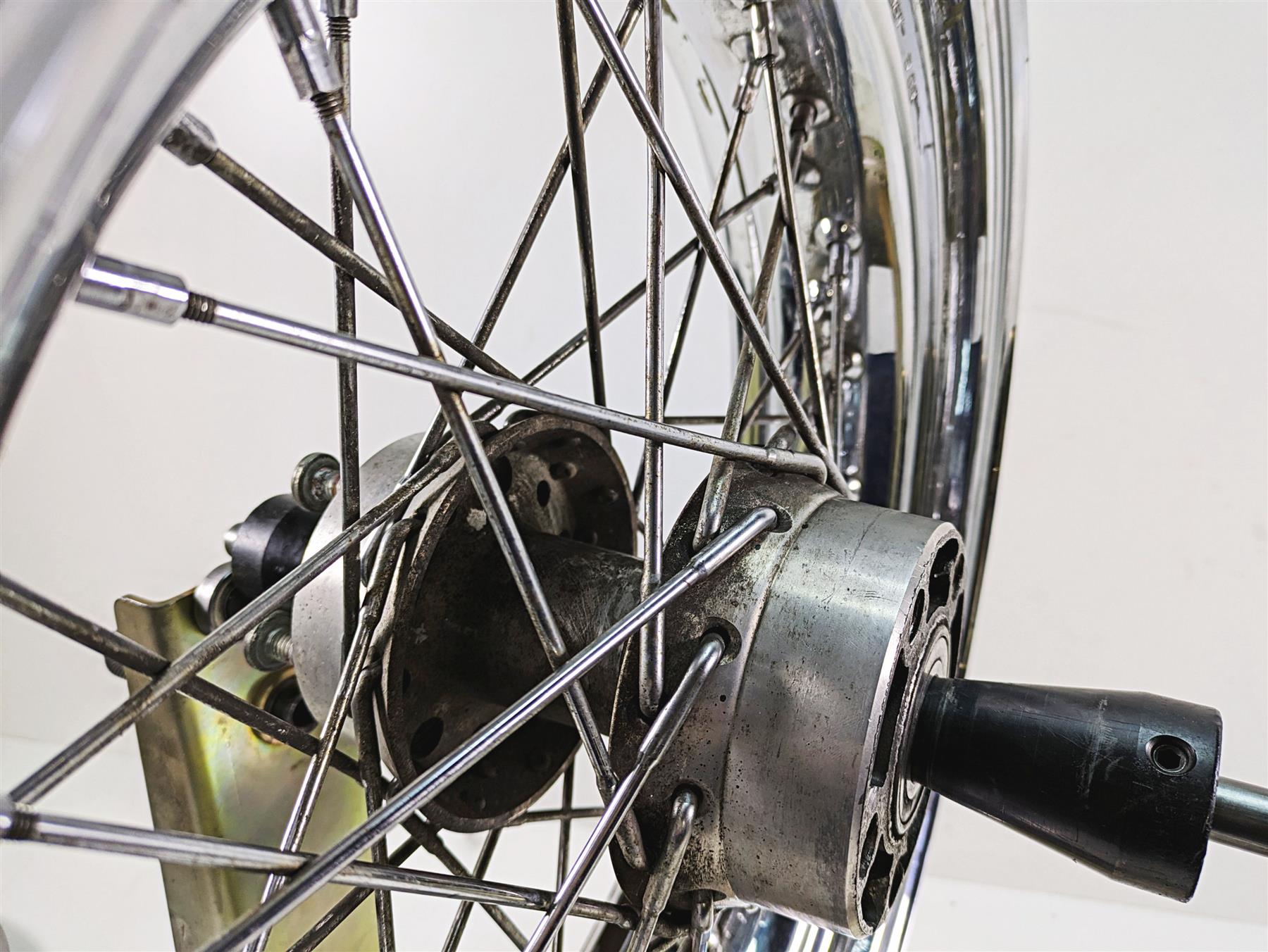 2009 Harley FXDC Dyna Super Glide Custom 17x4.5 Rear Wheel Spoke Rim 40979-08A {{ shop.shopifyCountryName }} - Mototech271