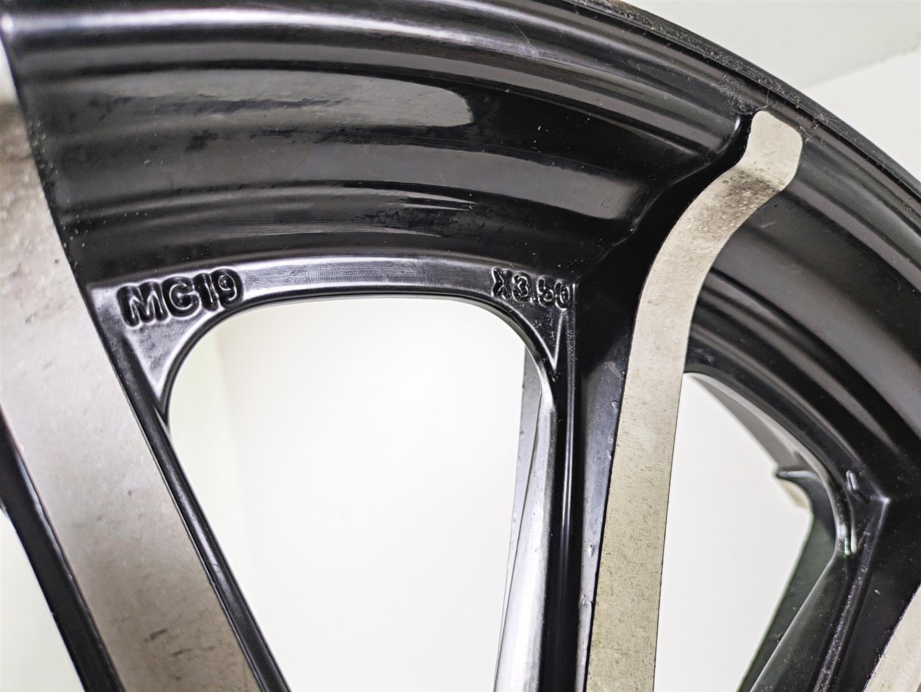 2017 Indian Chieftain Limited Straight Front Wheel Rim 19x3.5 1523059 {{ shop.shopifyCountryName }} - Mototech271