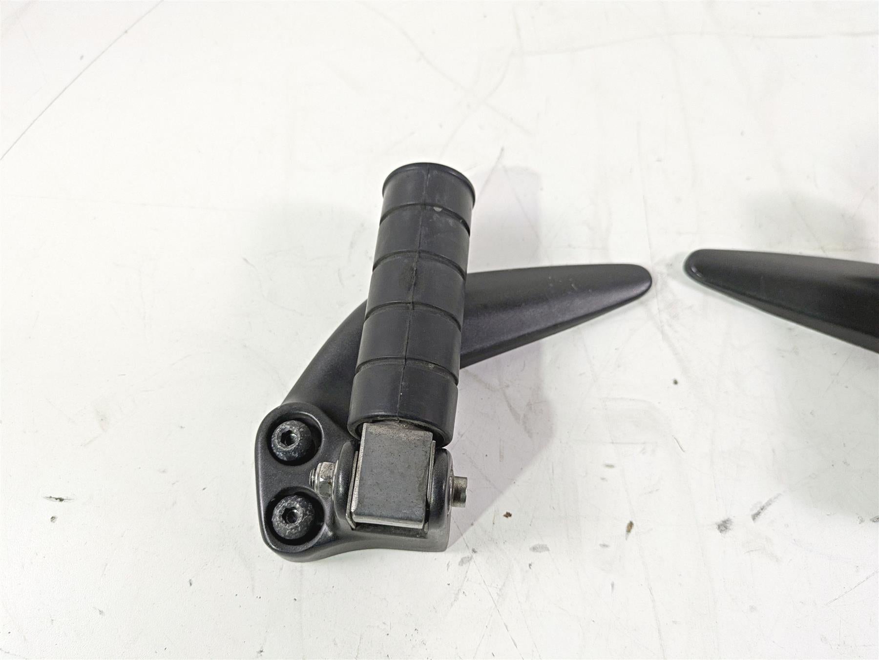 2008 Yamaha XVS1300 V-Star Tourer Rear Passenger Footpeg Set 3D8-27430-00-00 {{ shop.shopifyCountryName }} - Mototech271