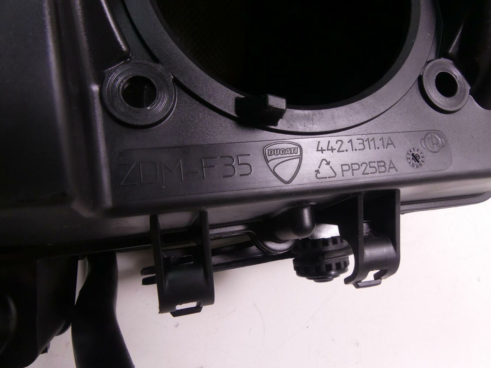 2020 Ducati Monster 1200 S Air Box & Filter Assembly M1008 44213111A 24612162A {{ shop.shopifyCountryName }} - Mototech271