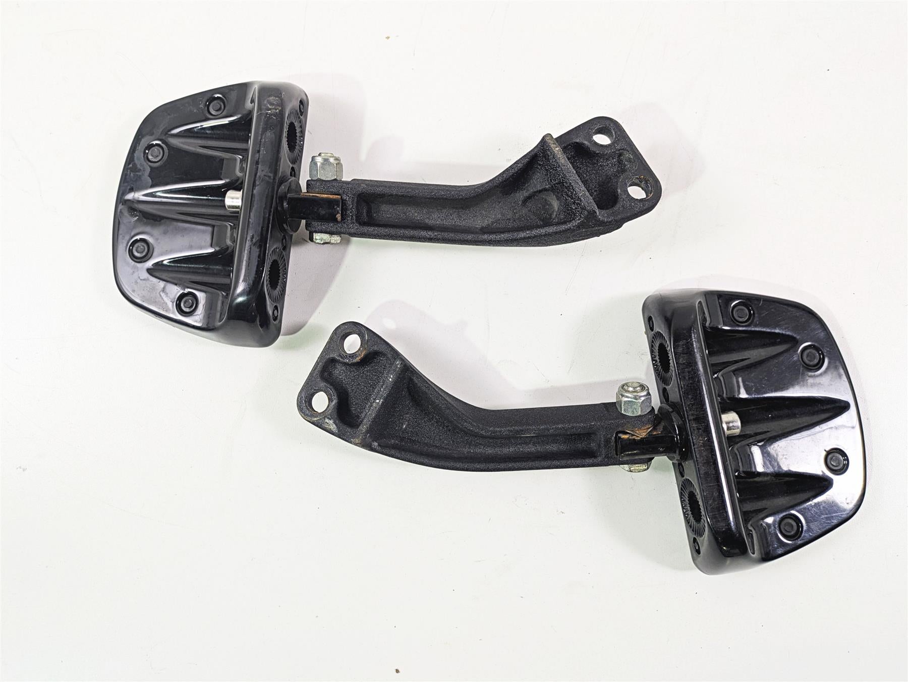 2009 Harley FXDC Dyna Super Glide Passenger Floorboard + Mount Set 49230-06 {{ shop.shopifyCountryName }} - Mototech271