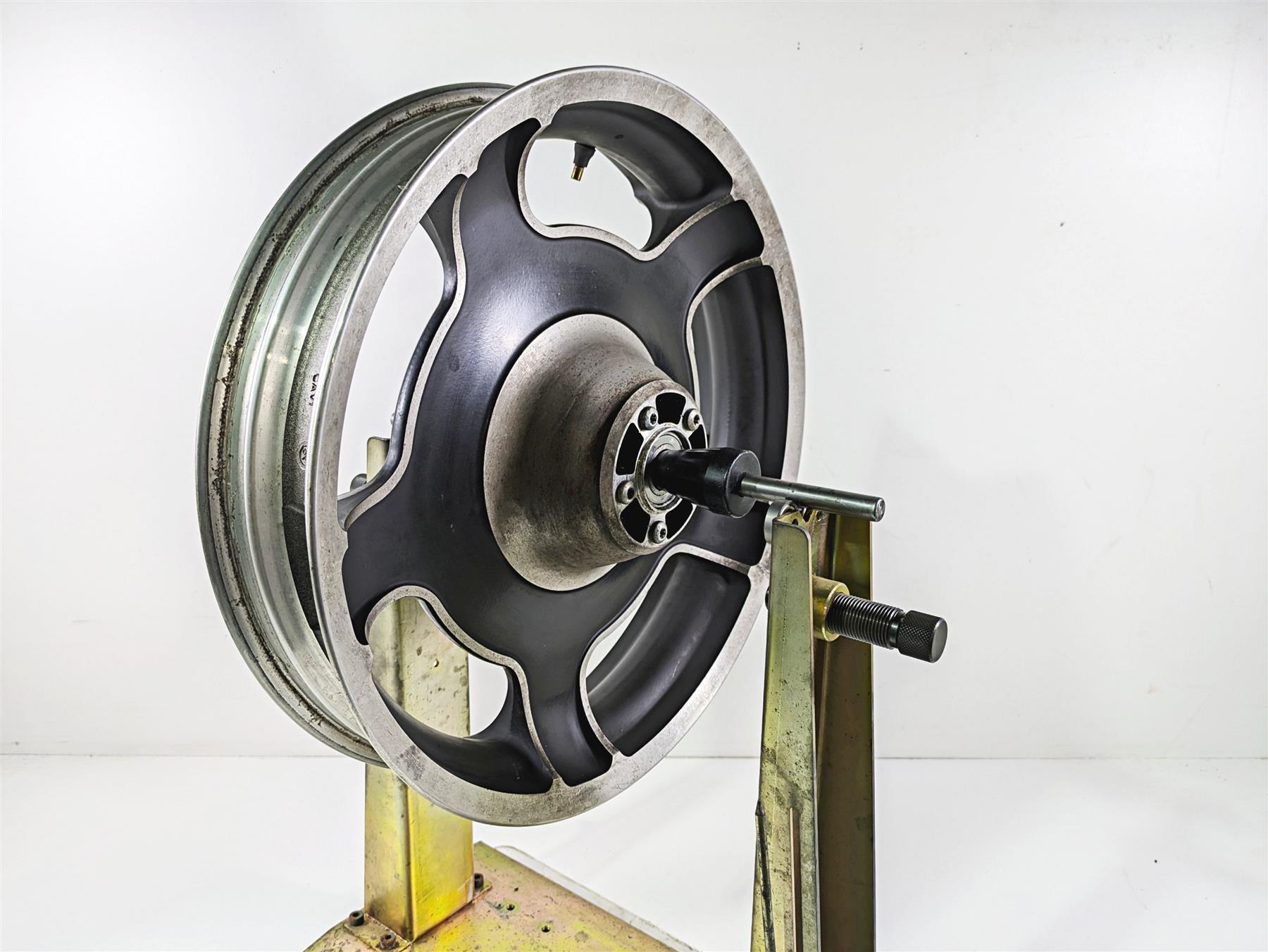 2010 Harley Touring FLHX Street Glide Front Wheel Rim 18x3.5 43300164 {{ shop.shopifyCountryName }} - Mototech271