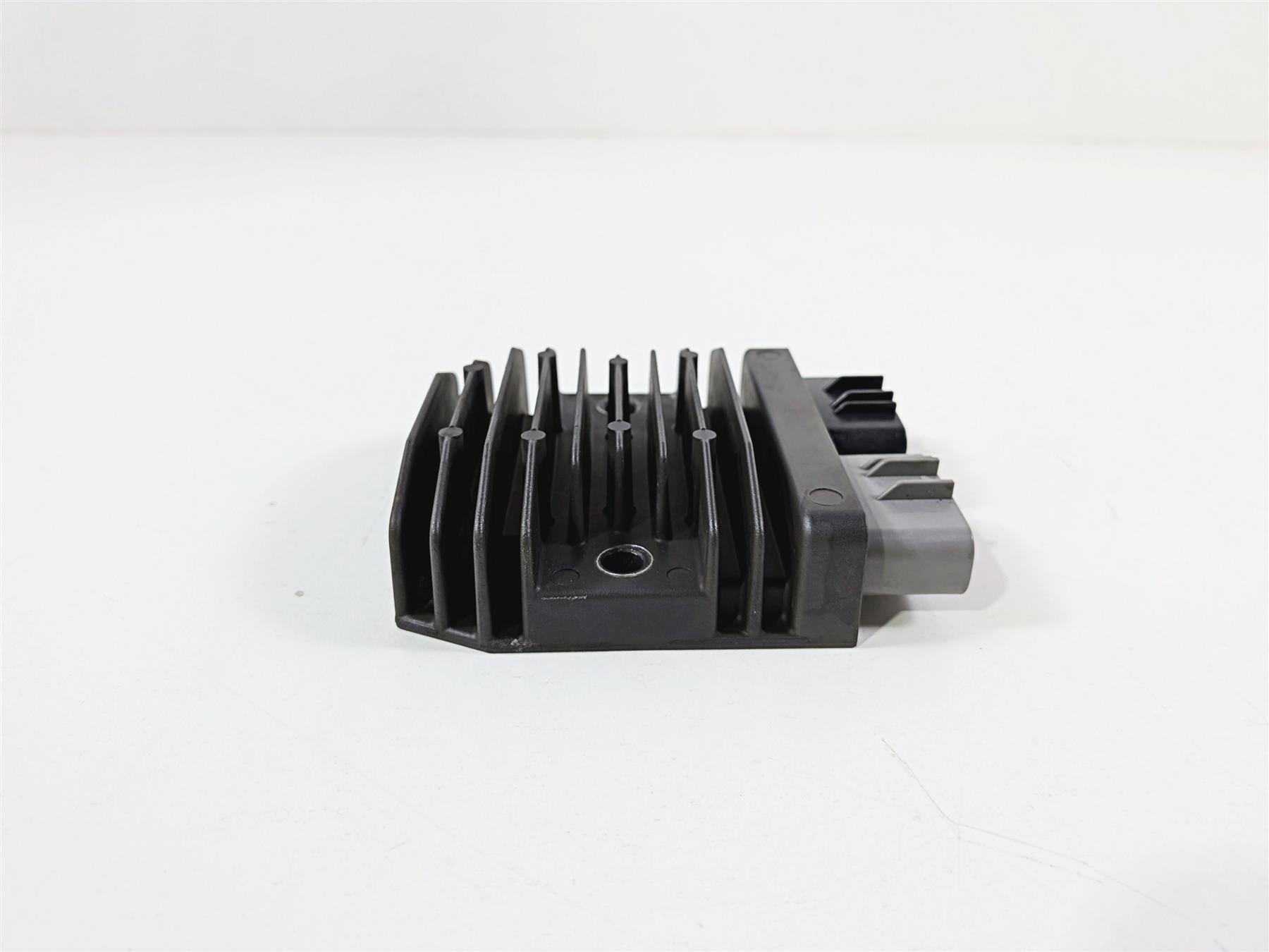 2019 Triumph Speed Triple RS 1050 Rectifier Voltage Regulator T1300675 FH020AA {{ shop.shopifyCountryName }} - Mototech271