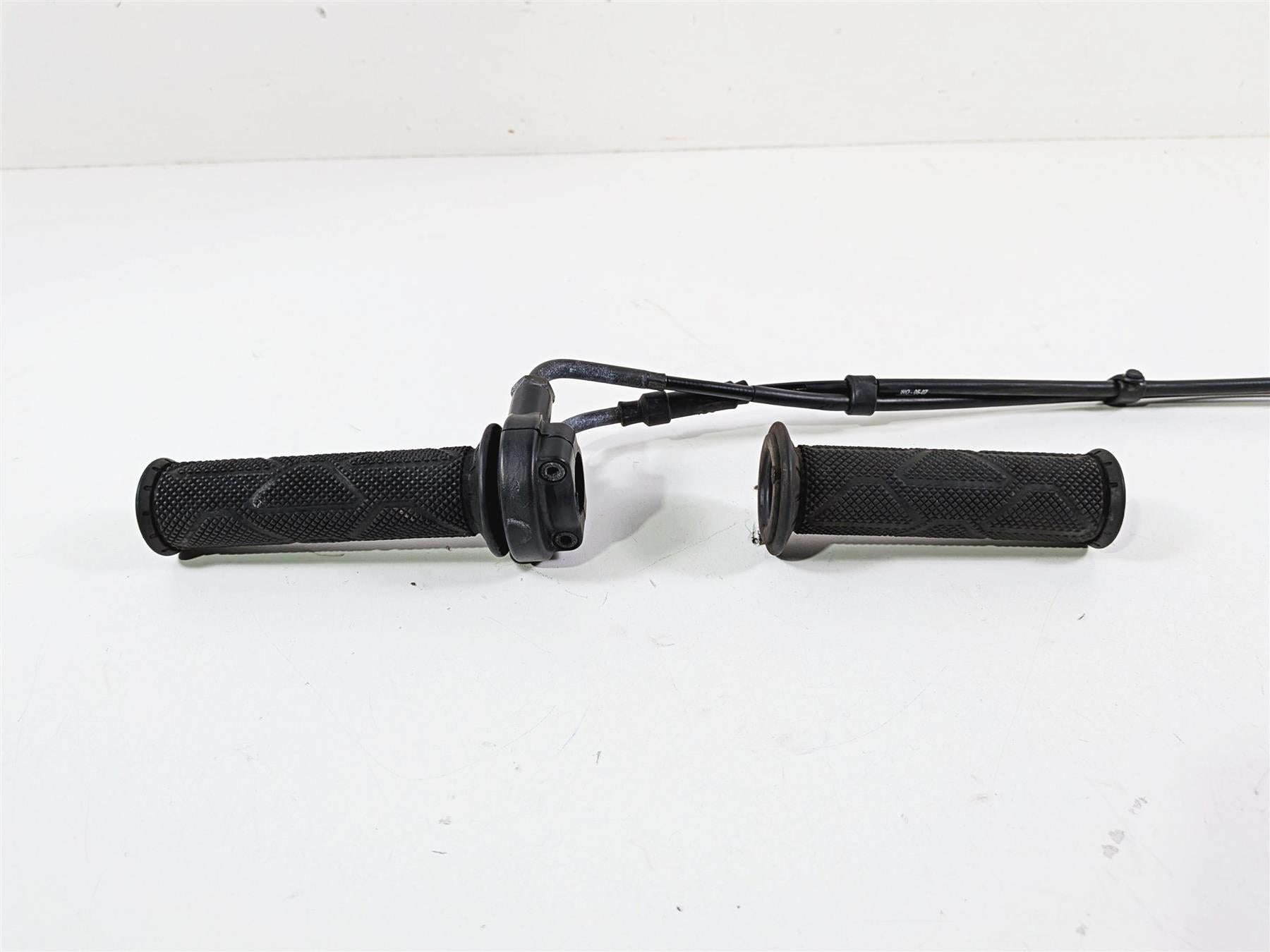 2008 Aprilia RSVR 1000 Factory Throttle Grip Handle Set AP8118566 {{ shop.shopifyCountryName }} - Mototech271