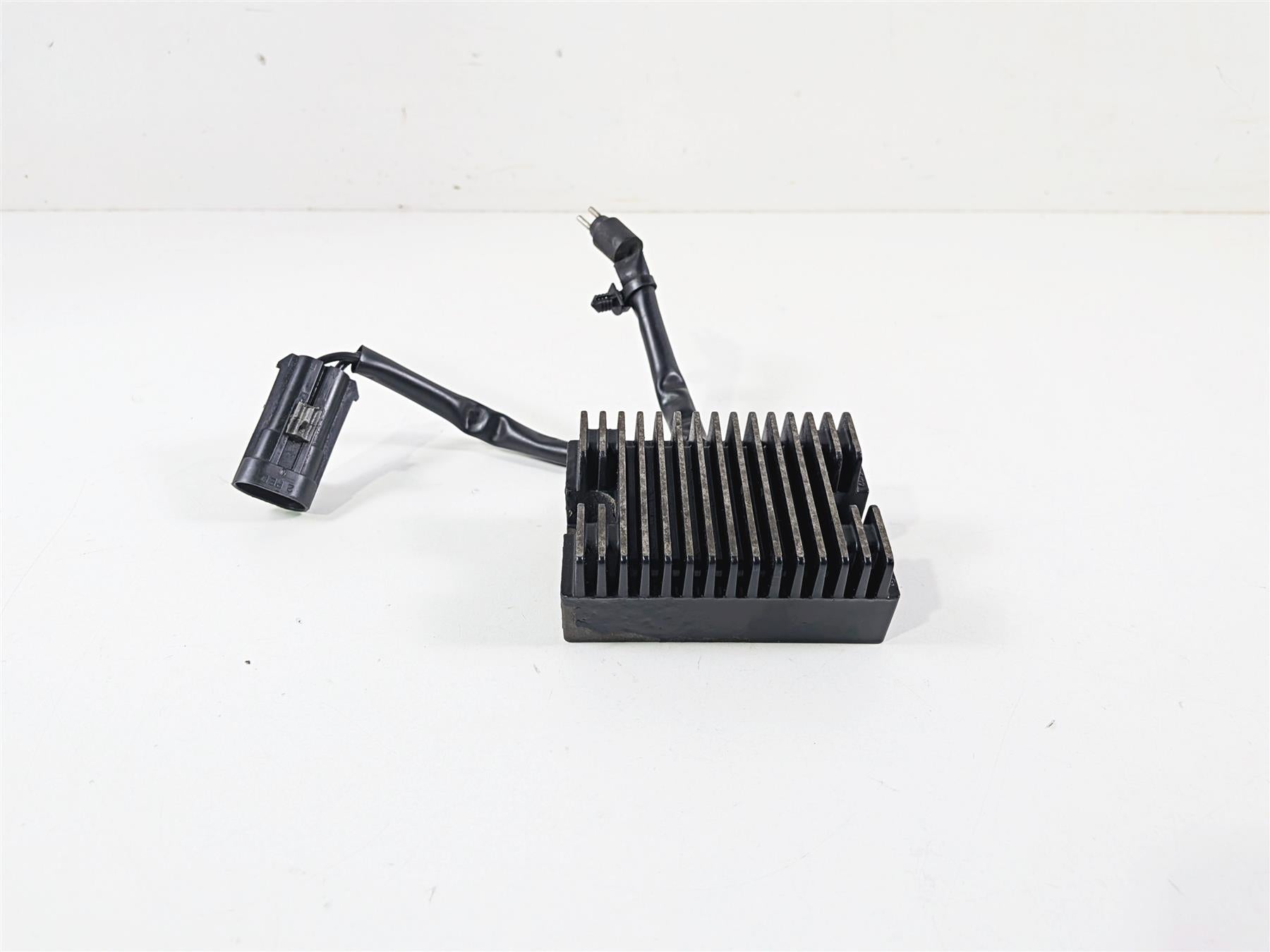 2006 Harley Sportster XL1200 C Rectifier Voltage Regulator 74523-04 {{ shop.shopifyCountryName }} - Mototech271