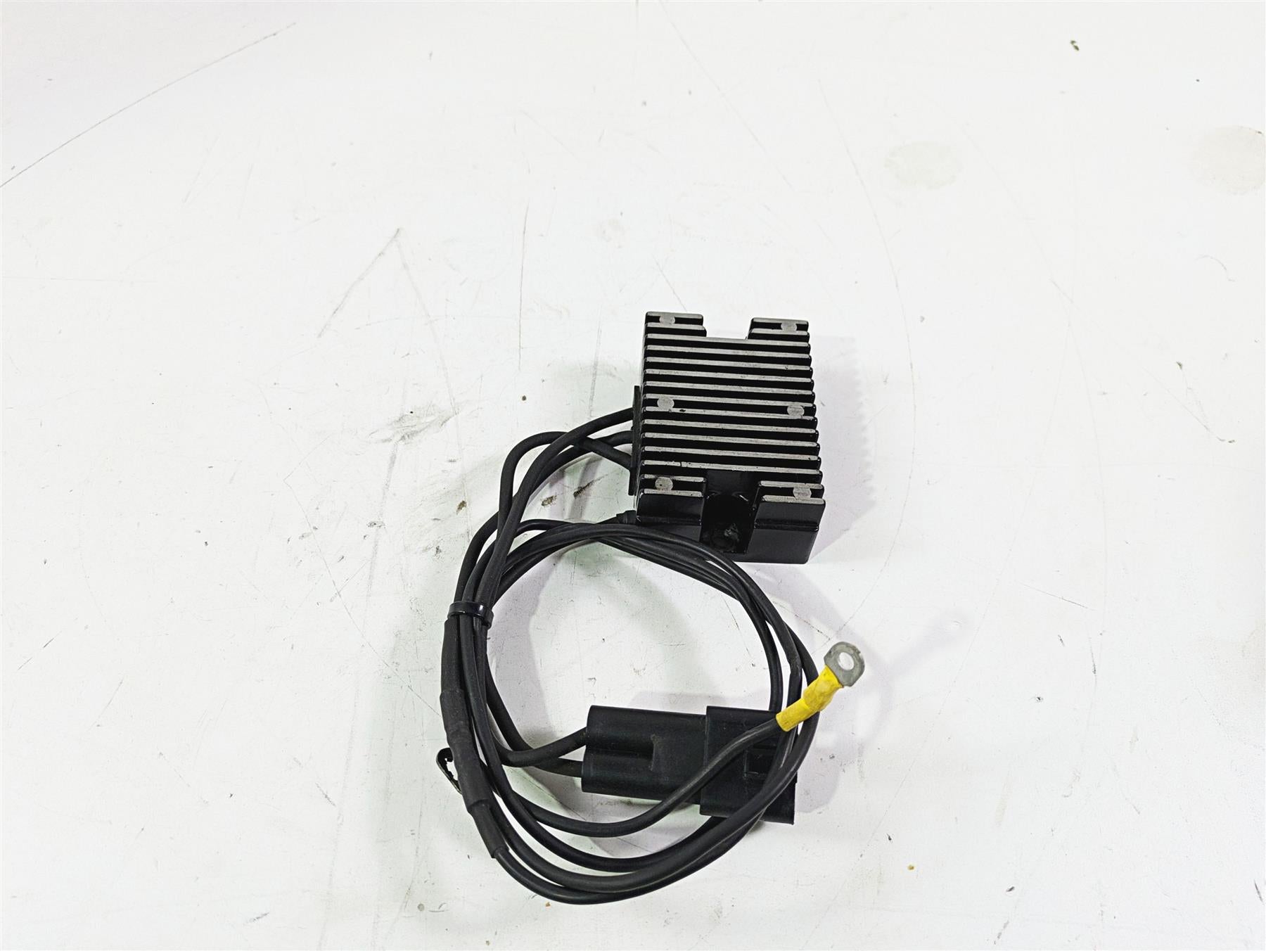 2002 Harley Dyna FXDL Low Rider Rectifier Voltage Regulator 74518-99A {{ shop.shopifyCountryName }} - Mototech271