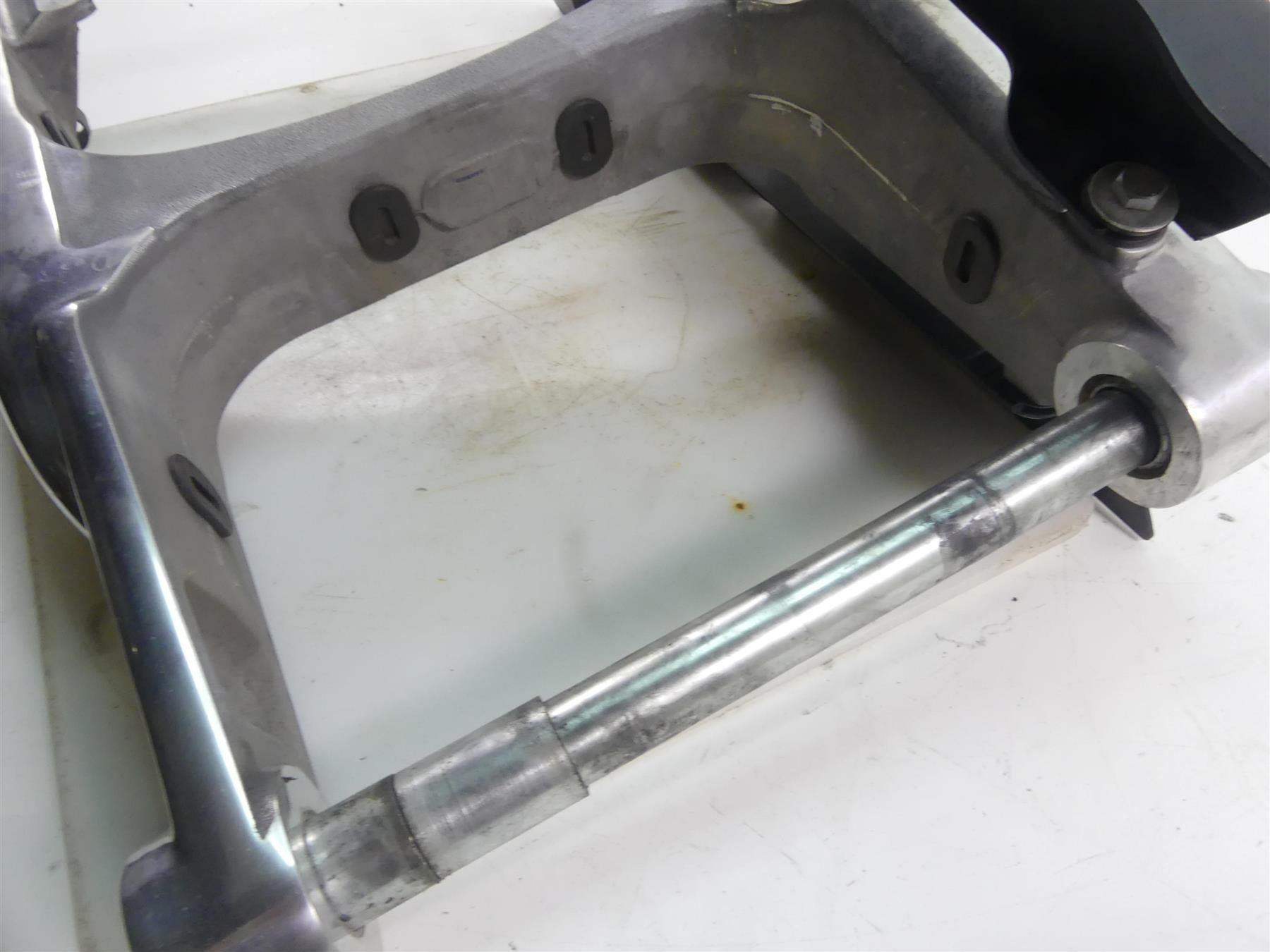 2012 Harley VRSCF Muscle Rod Swingarm Swing Arm + 25mm Axle & Guard 48604-07A {{ shop.shopifyCountryName }} - Mototech271