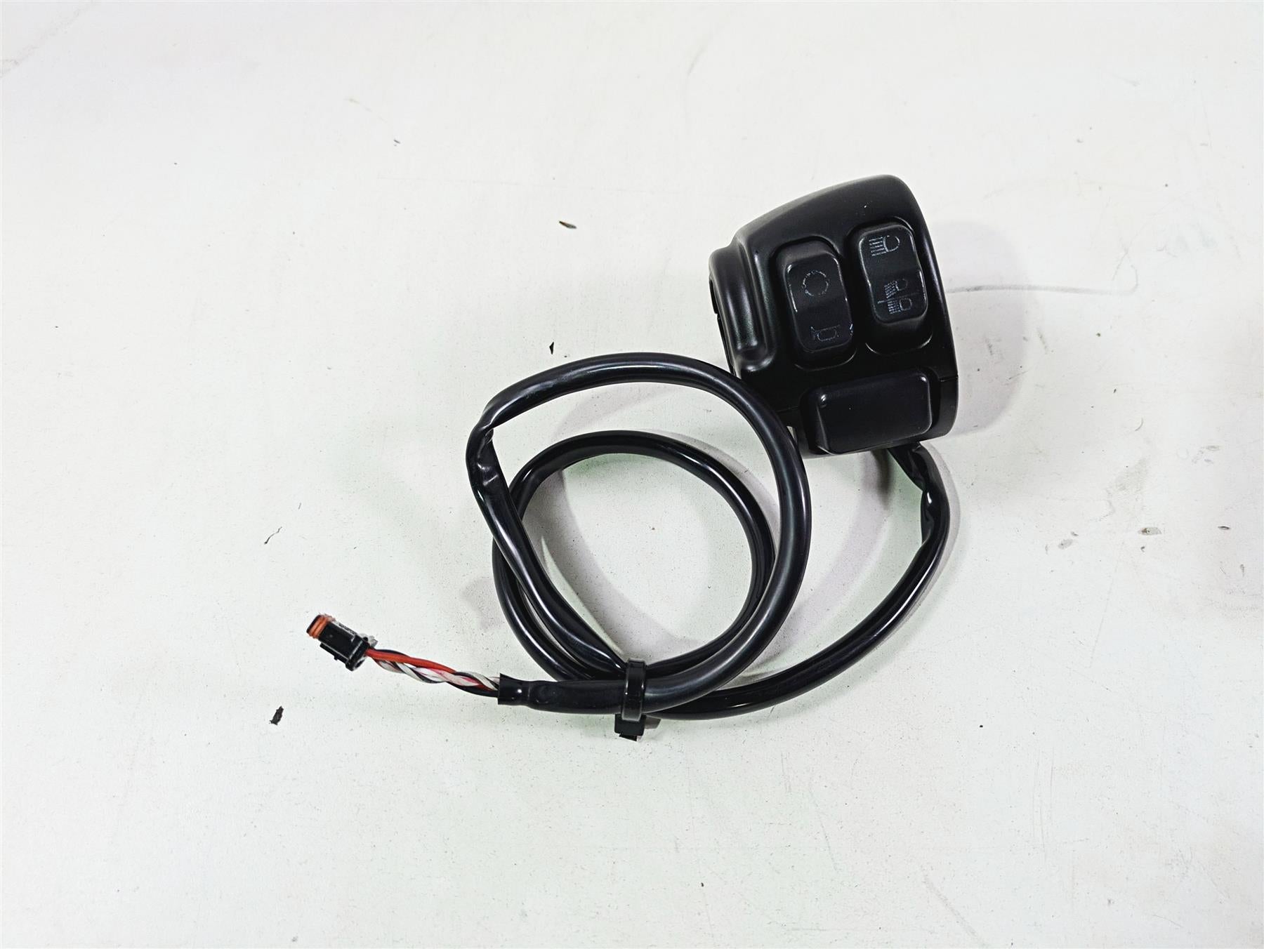 2020 Harley Softail FXST Standard Left Hand Turn Signal Control Switch 71500292 {{ shop.shopifyCountryName }} - Mototech271