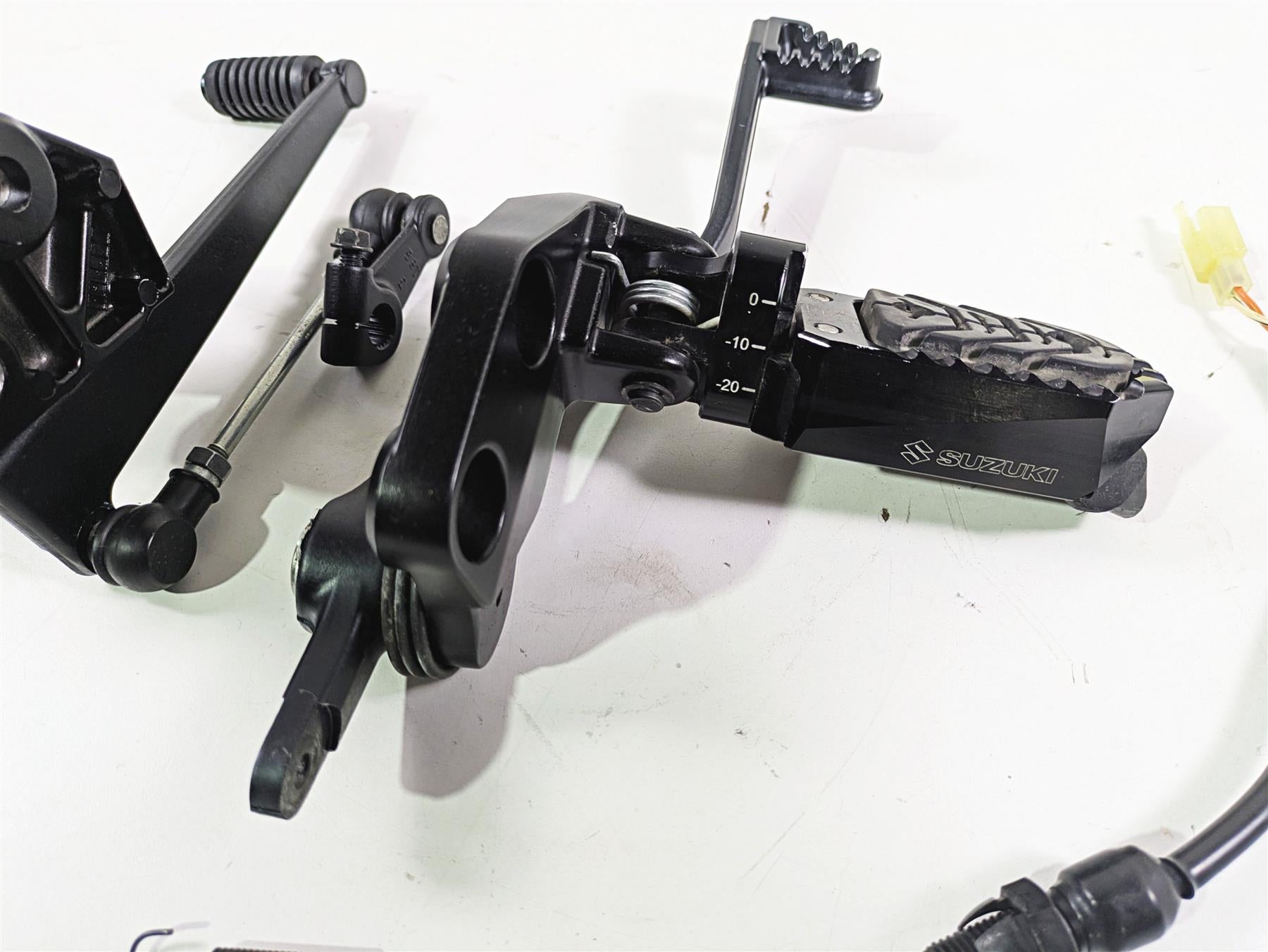 2020 Suzuki V-Strom 1050 XT Front Footpeg Brake Shift Lever Set 43521-06G01-YAP {{ shop.shopifyCountryName }} - Mototech271