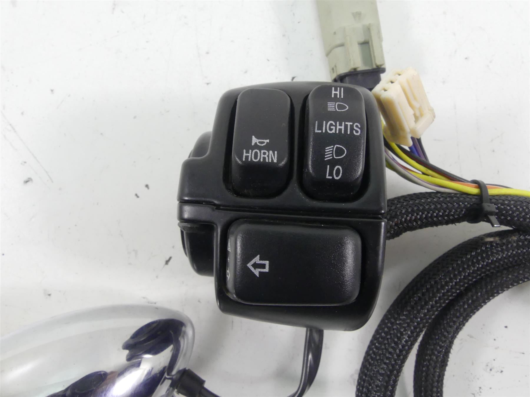 2010 Harley FXDWG Dyna Wide Glide Left Hand Control Switch & Blinker 71682-06A {{ shop.shopifyCountryName }} - Mototech271