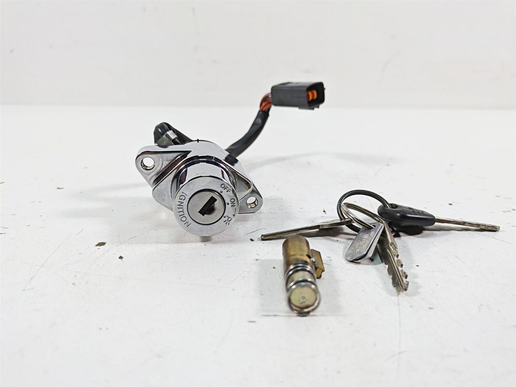 2011 Triumph America Ignition Switch Key Lock Set T2500782 T2500783 {{ shop.shopifyCountryName }} - Mototech271