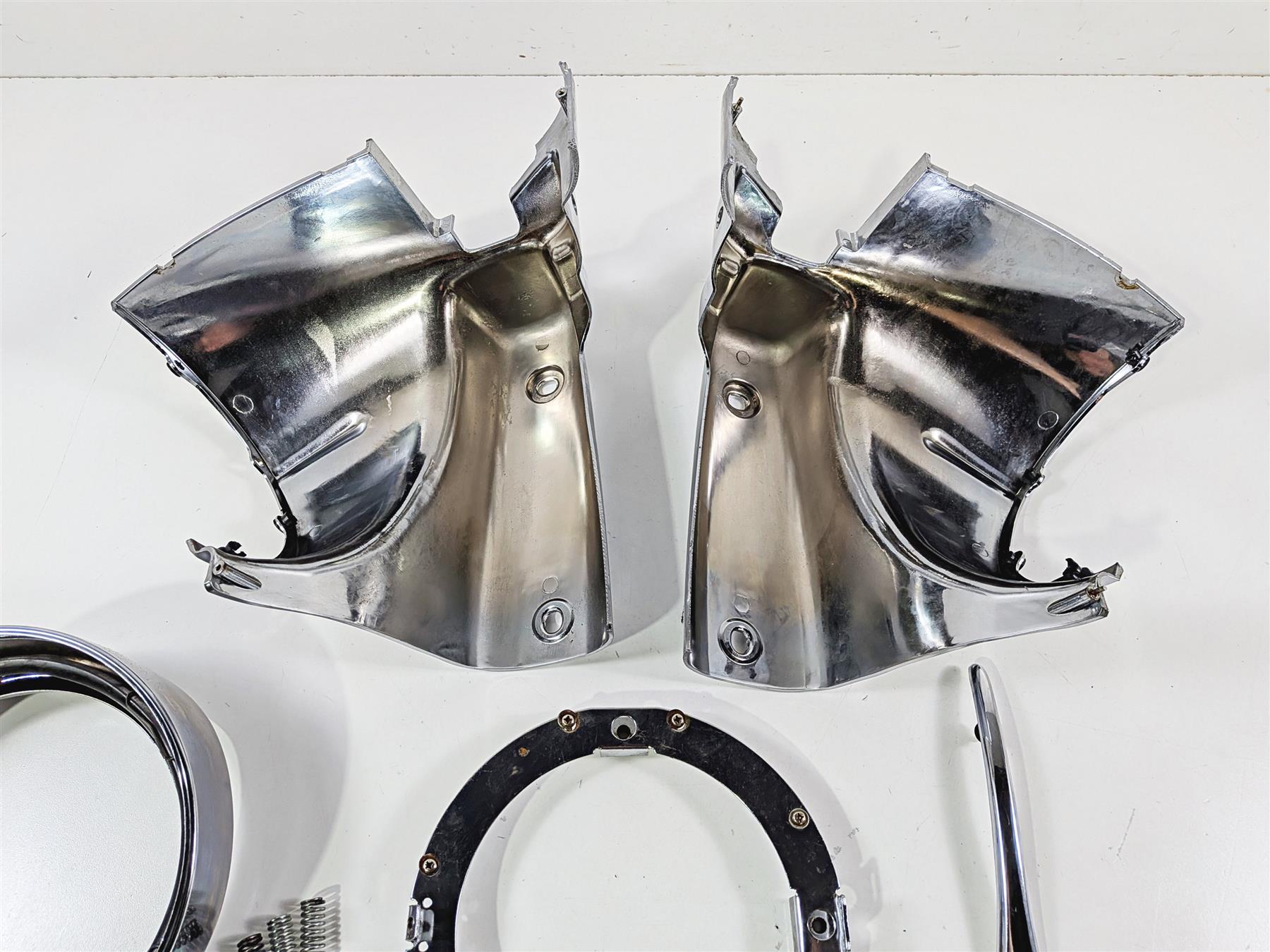 Harley Touring Aftermarket Chrome Road King Headlight Cover Nacelle Set {{ shop.shopifyCountryName }} - Mototech271