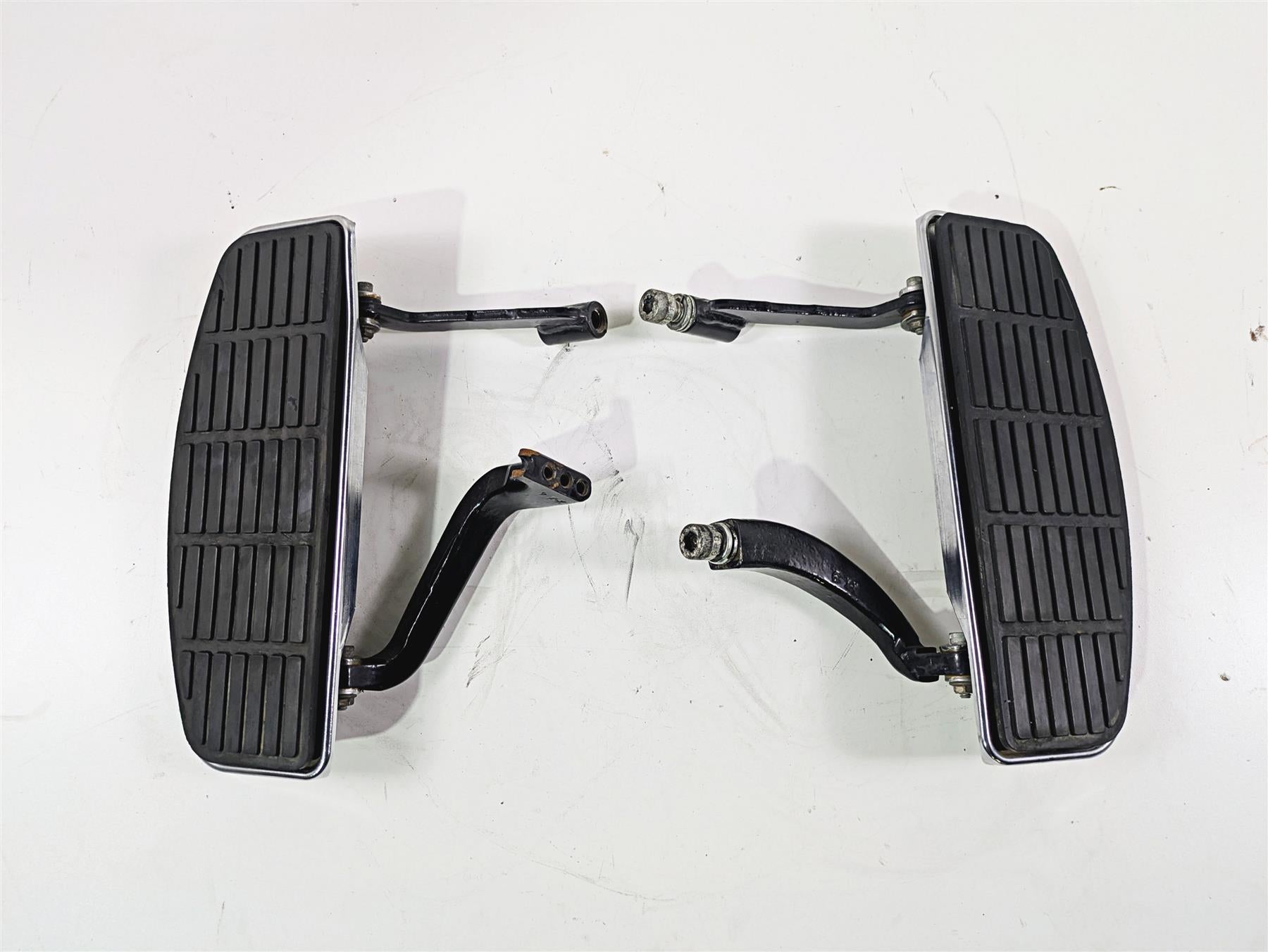 1999 Harley Touring FLHTCUI E-Glide Front Rider Floor Board Set 50621-79A {{ shop.shopifyCountryName }} - Mototech271