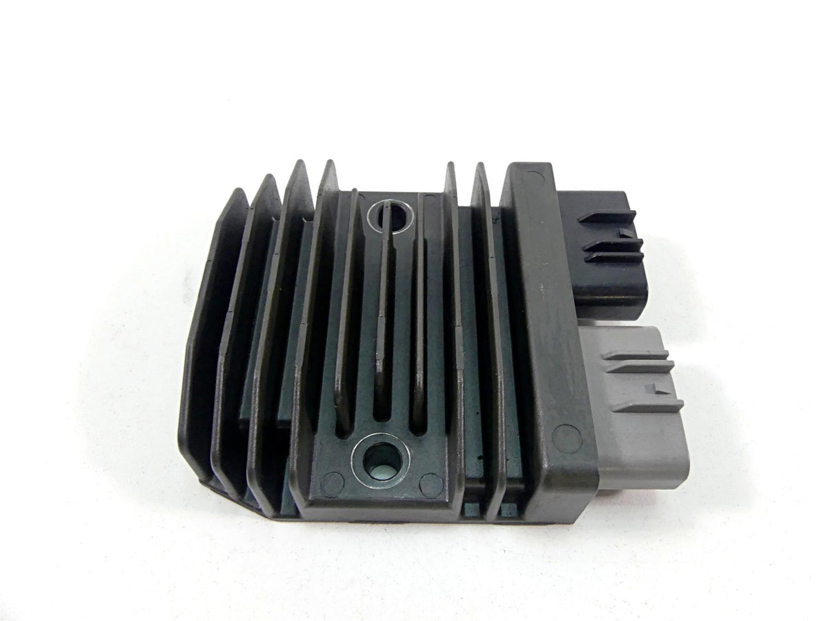 2022 Triumph Speed Triple 1200 RS Rectifier Voltage Regulator T1300679 FH027AA {{ shop.shopifyCountryName }} - Mototech271